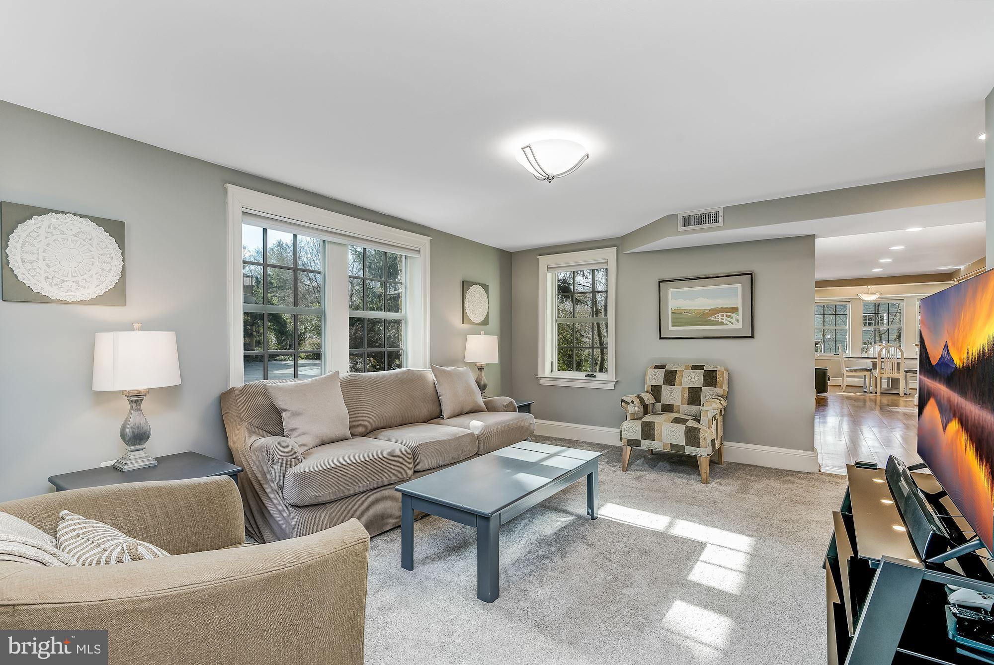 GREENWICH FOREST - Residential