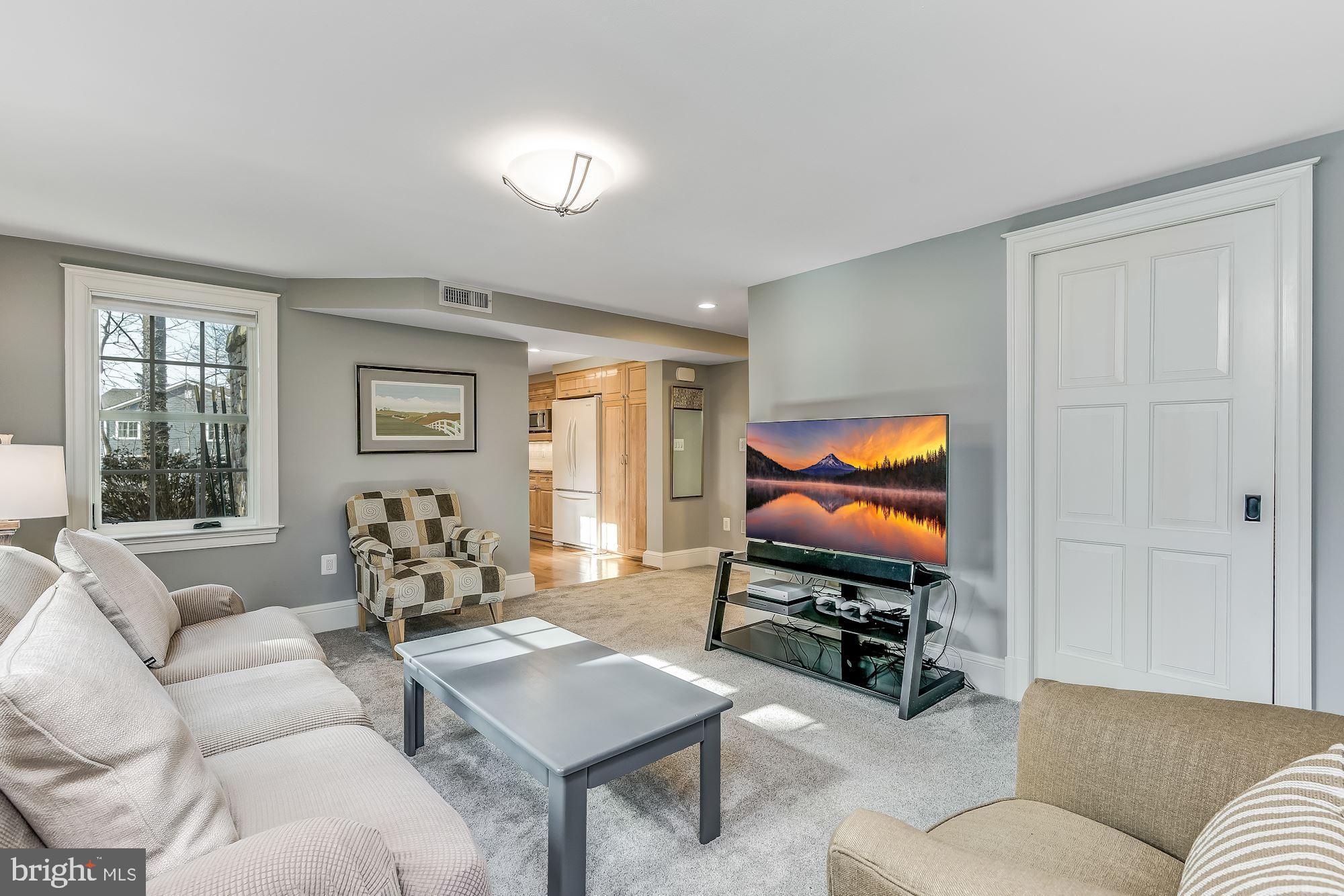 GREENWICH FOREST - Residential