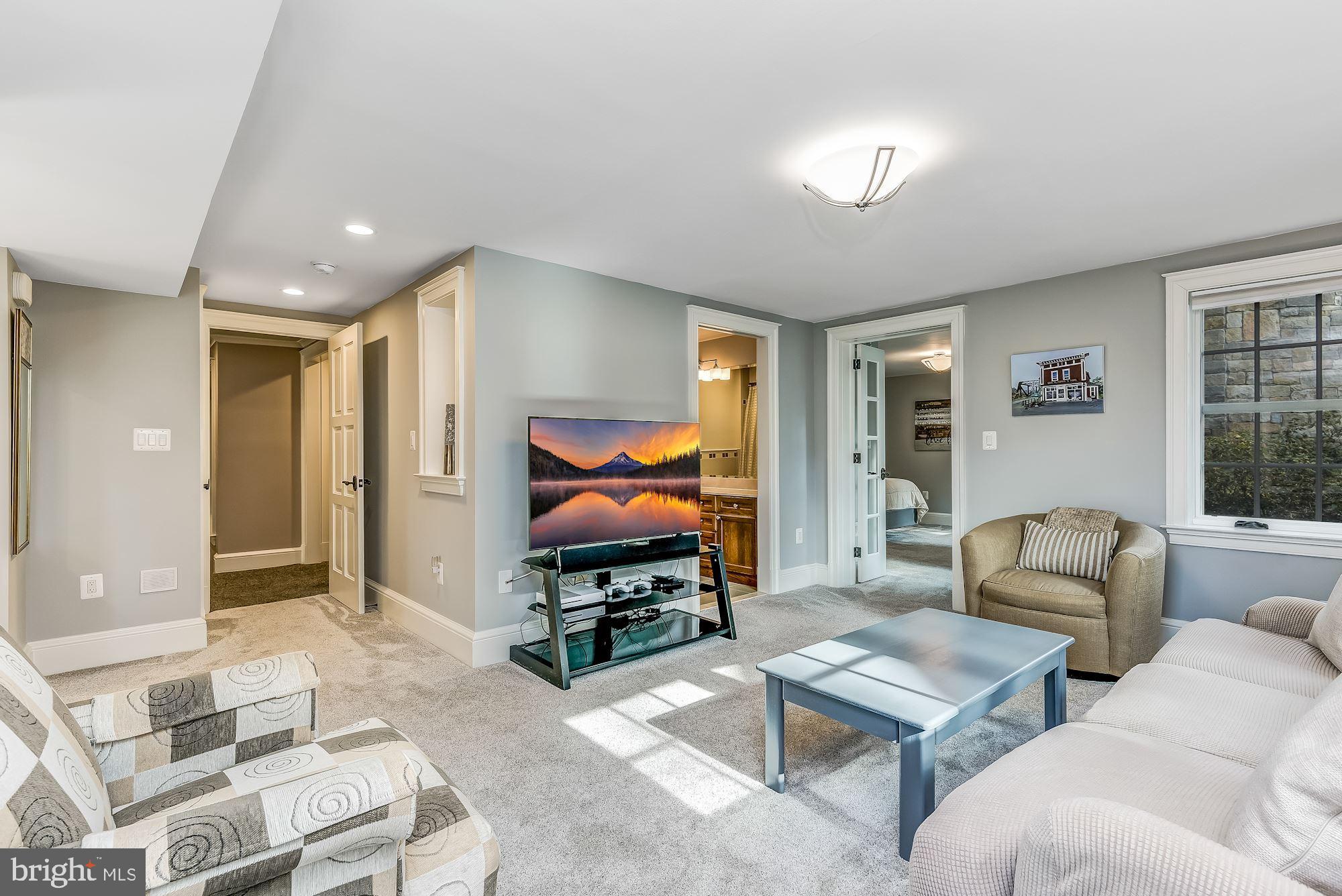 GREENWICH FOREST - Residential