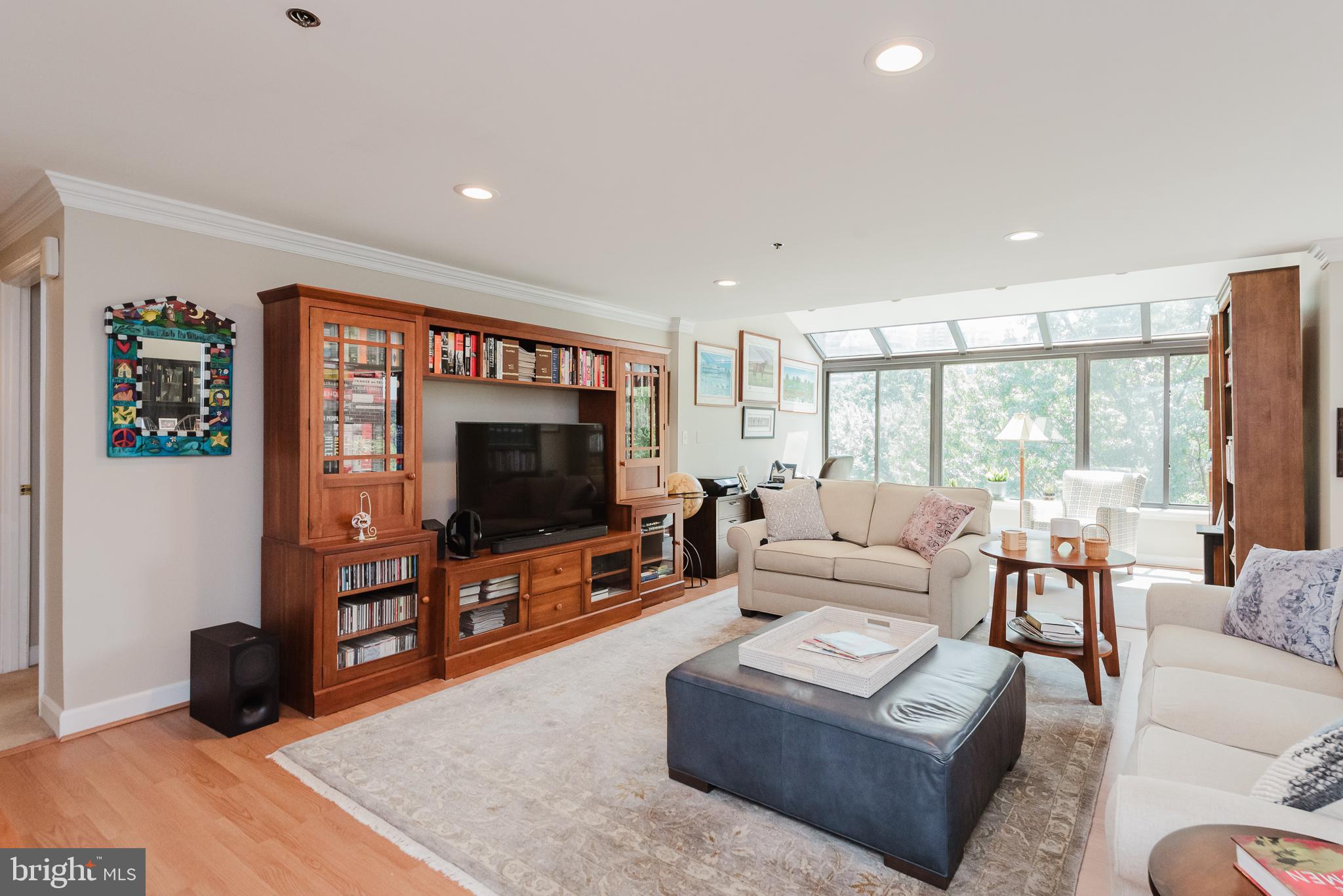 1 SOUTHERLY COURT 601