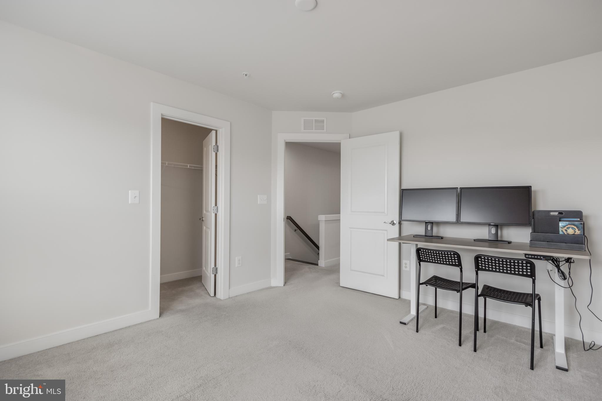 CROWN FARM - Residential