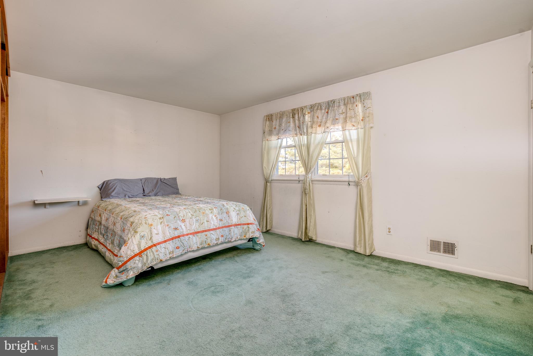 VILLAGE OF OLD HARFORD - Residential