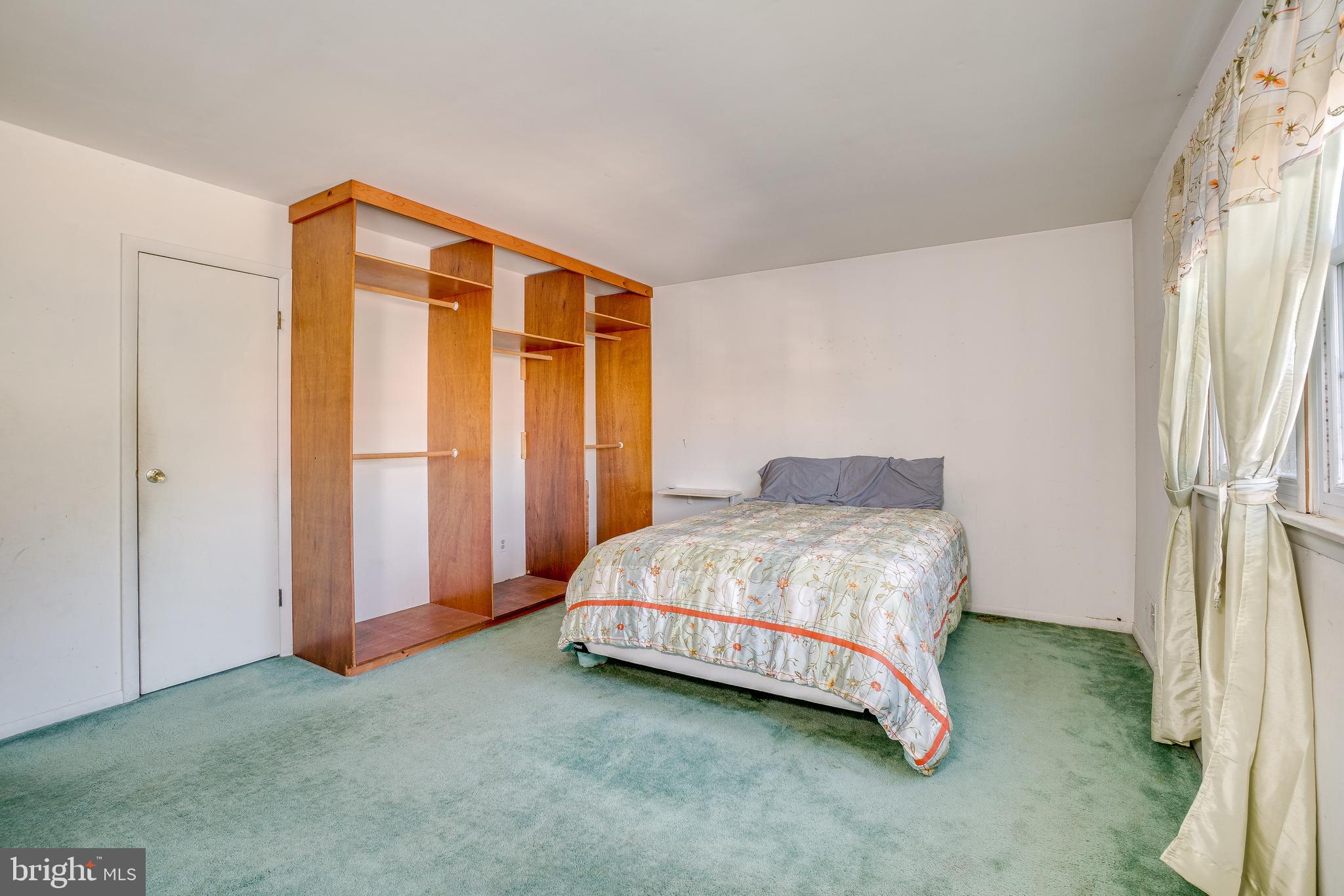 VILLAGE OF OLD HARFORD - Residential