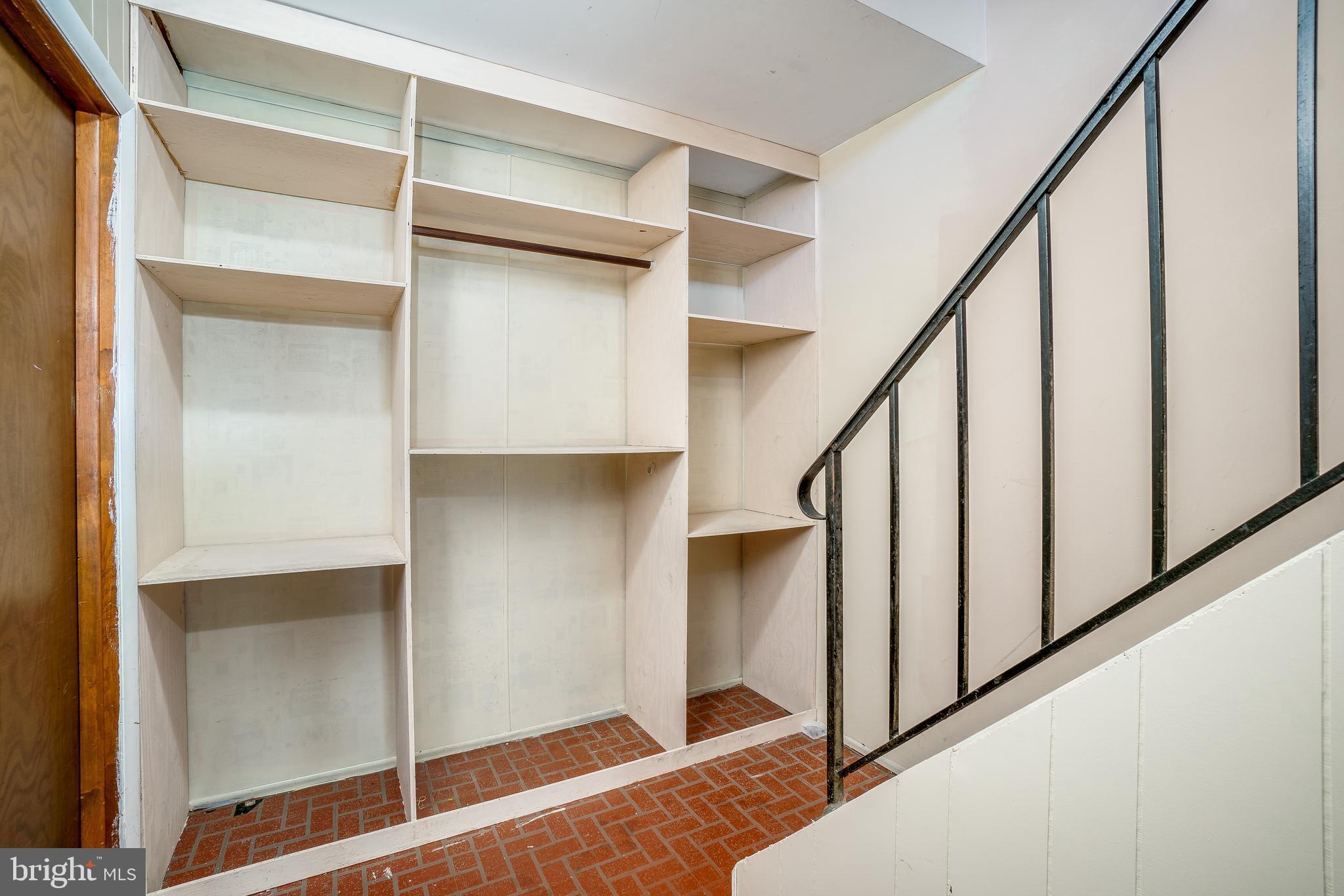 VILLAGE OF OLD HARFORD - Residential