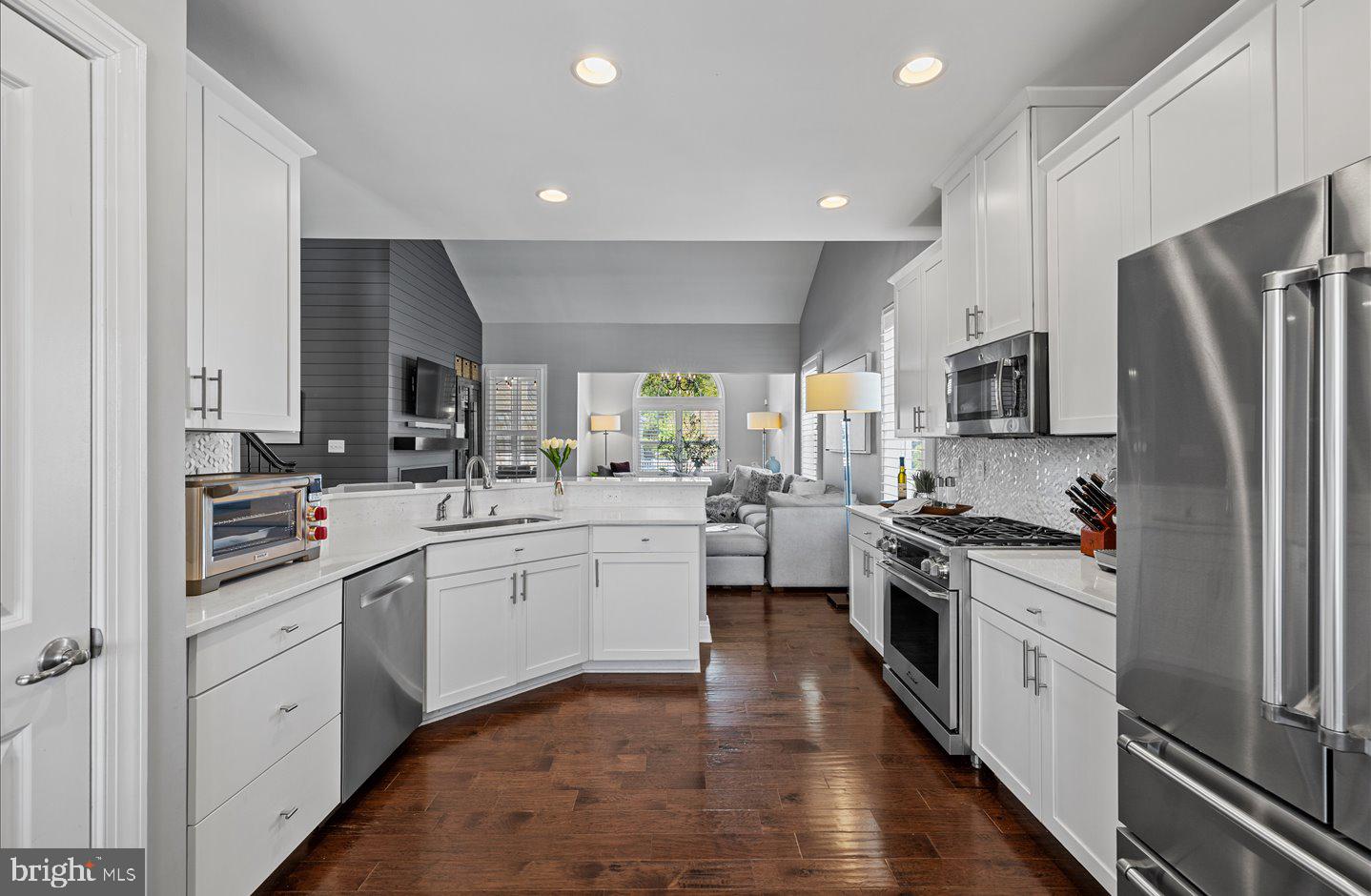 GRANDE AT CANAL POINTE - Residential