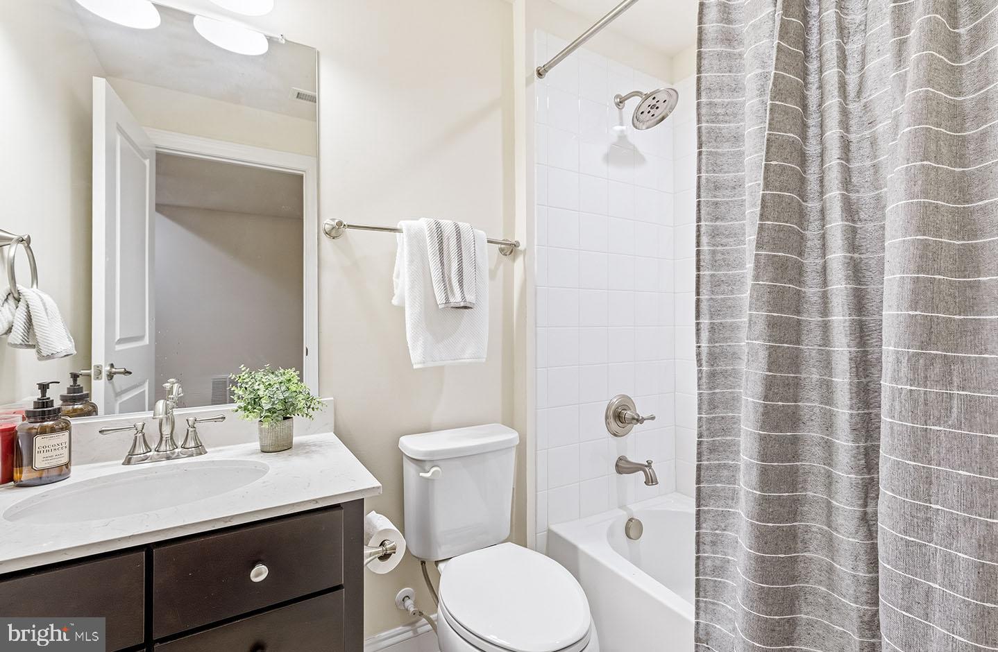 GRANDE AT CANAL POINTE - Residential