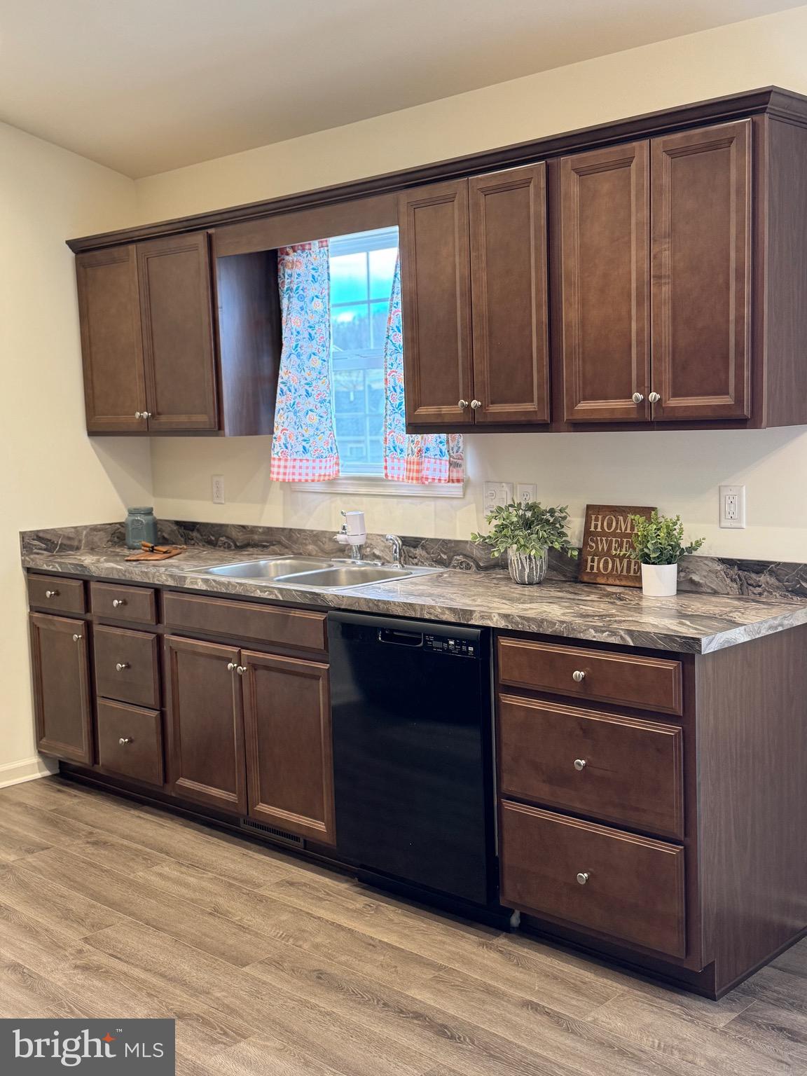 MADISON ESTATES - Residential