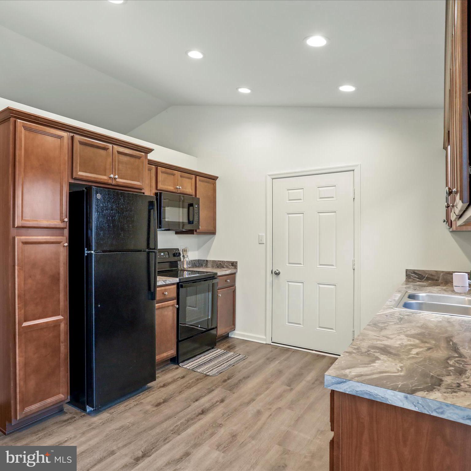 MADISON ESTATES - Residential