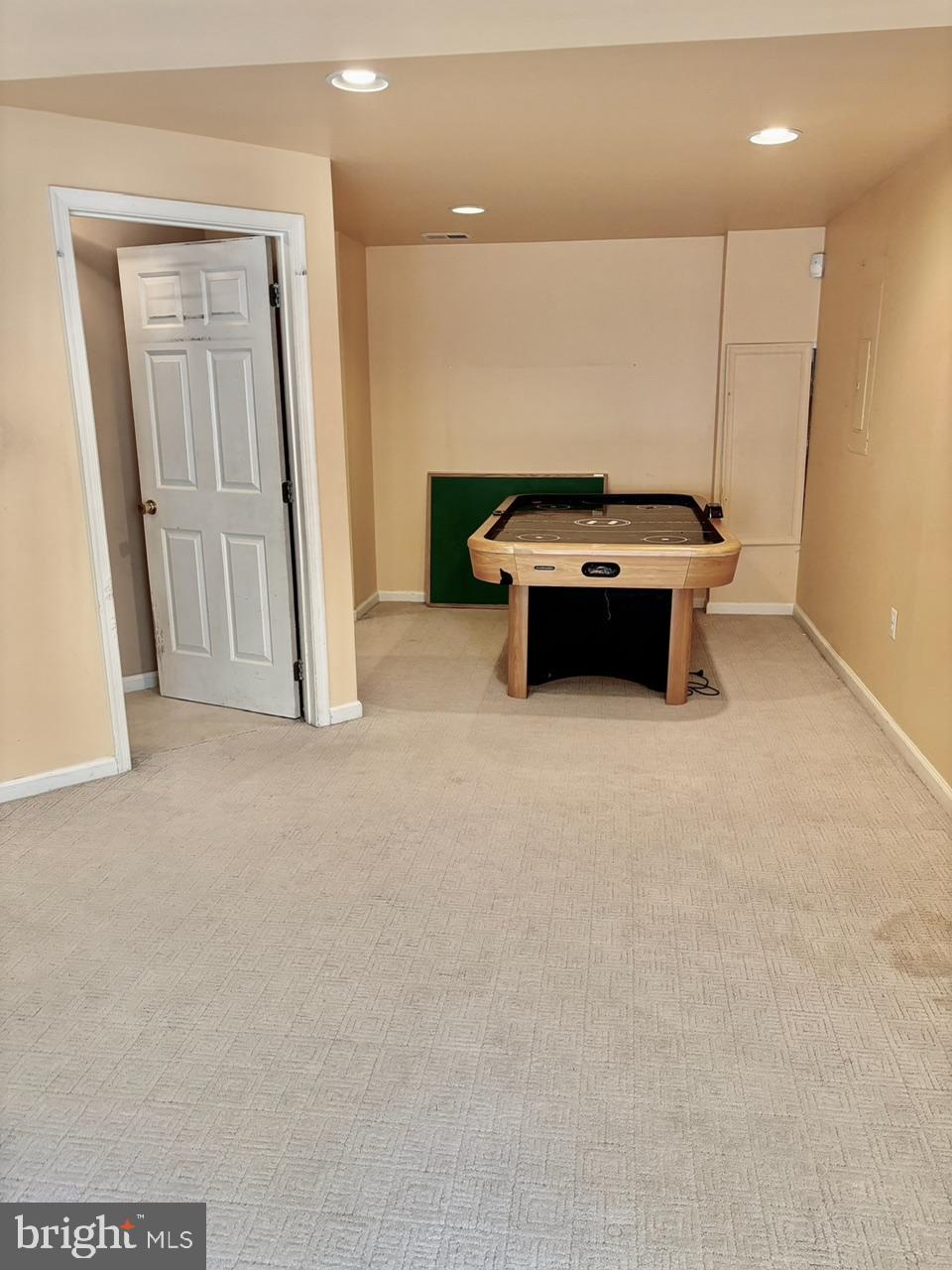 OAK TREE - Residential