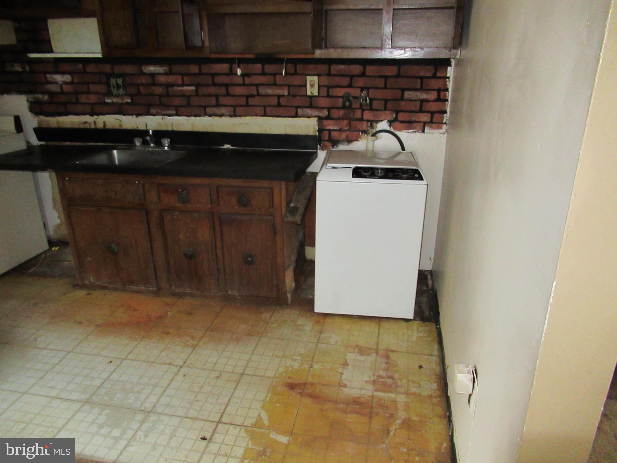 SOUTH LAWN - Residential