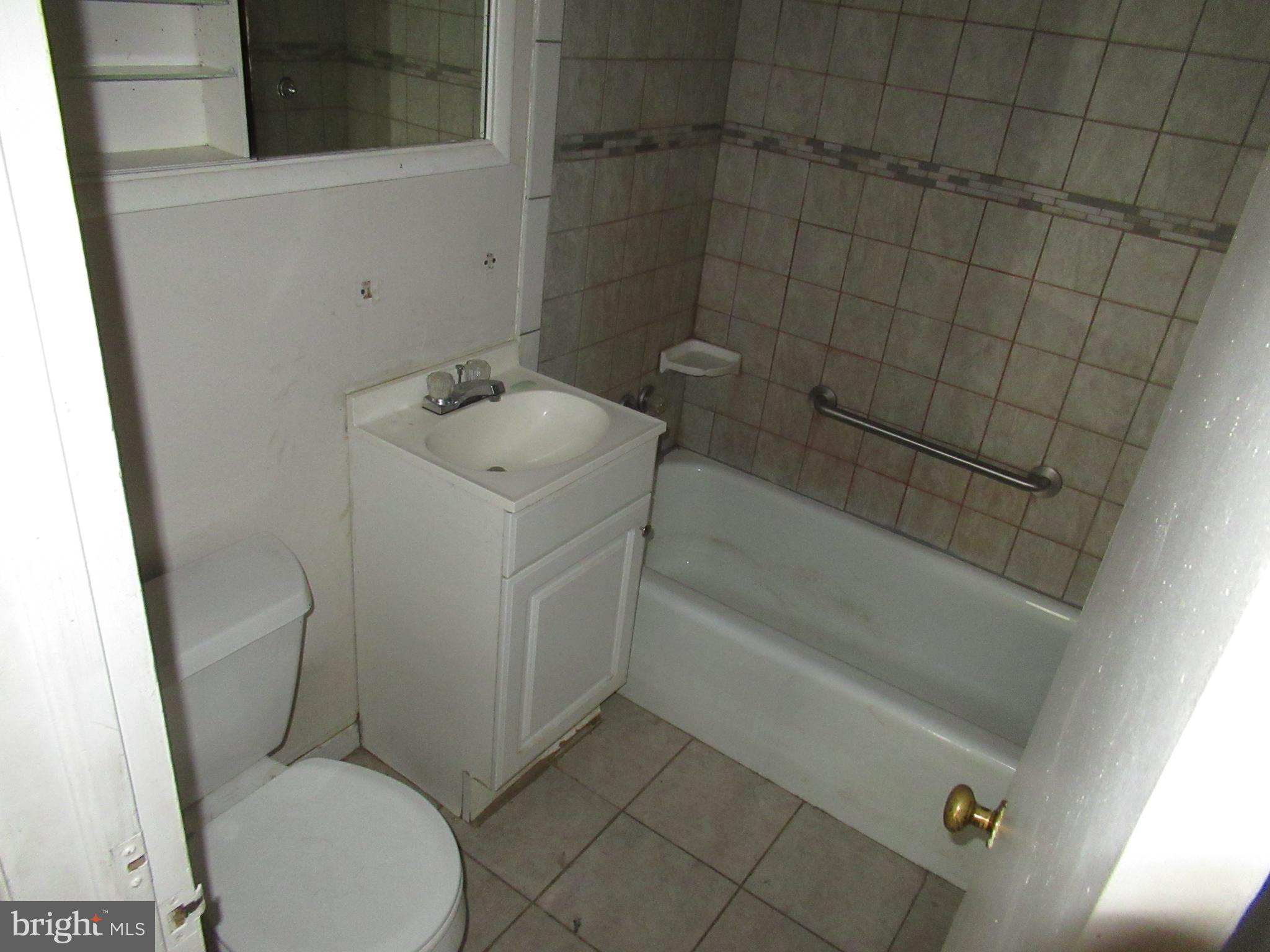 SOUTH LAWN - Residential