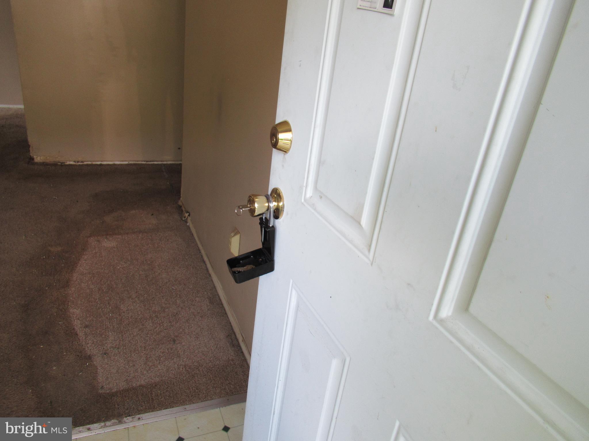 SOUTH LAWN - Residential