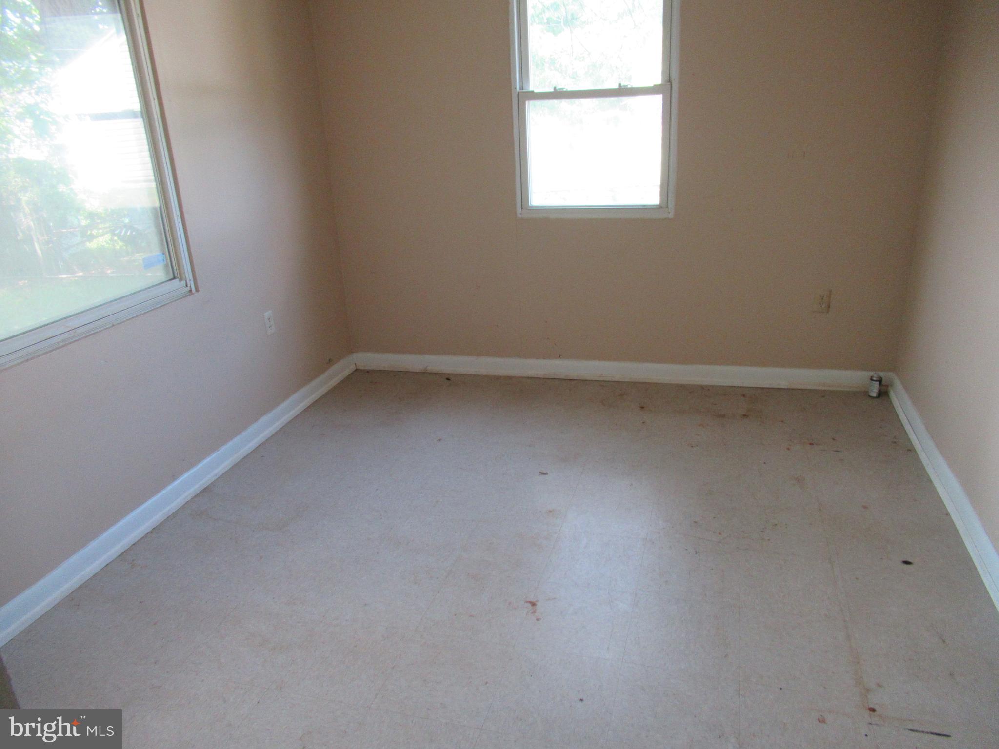 SOUTH LAWN - Residential