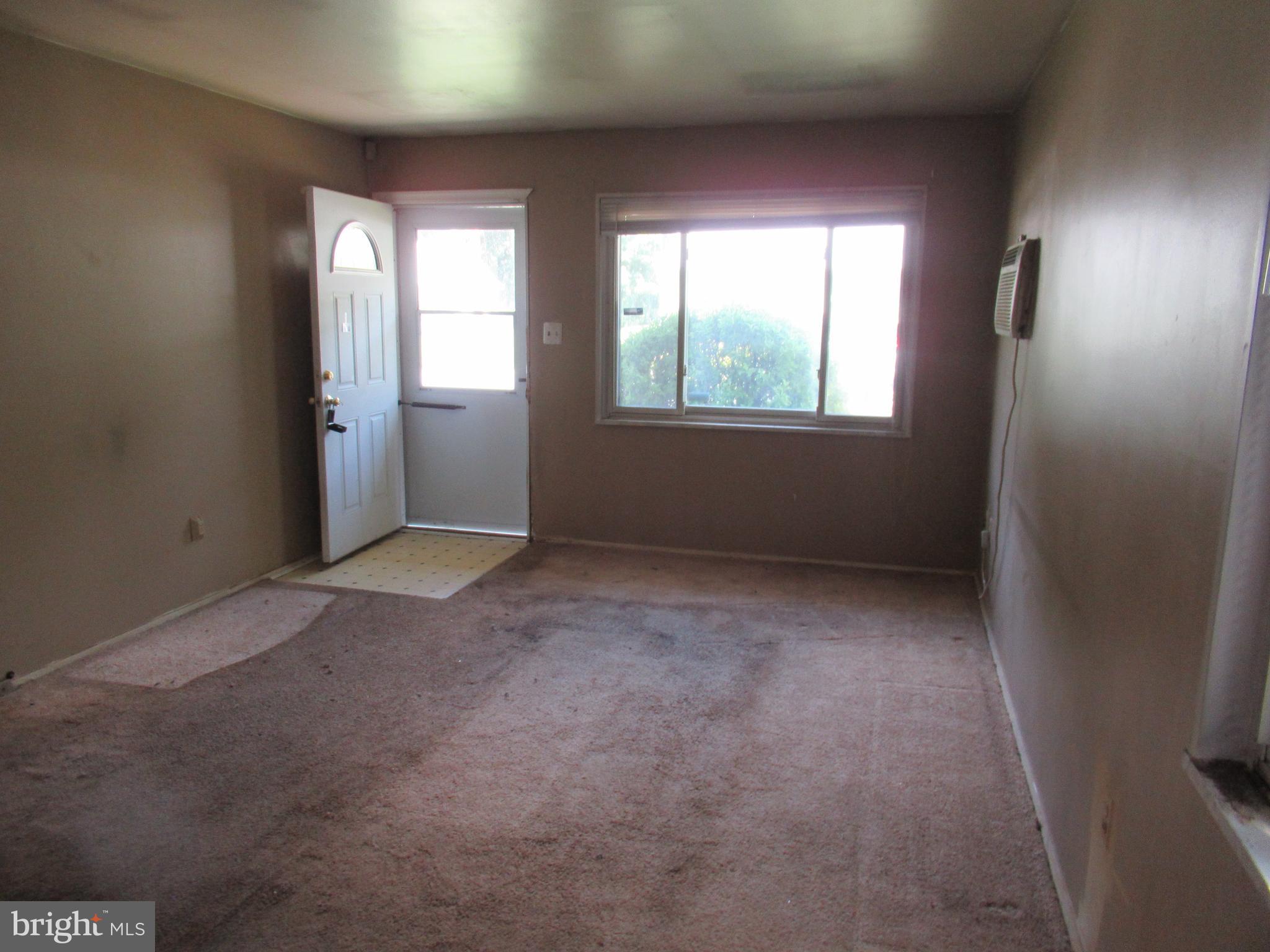 SOUTH LAWN - Residential