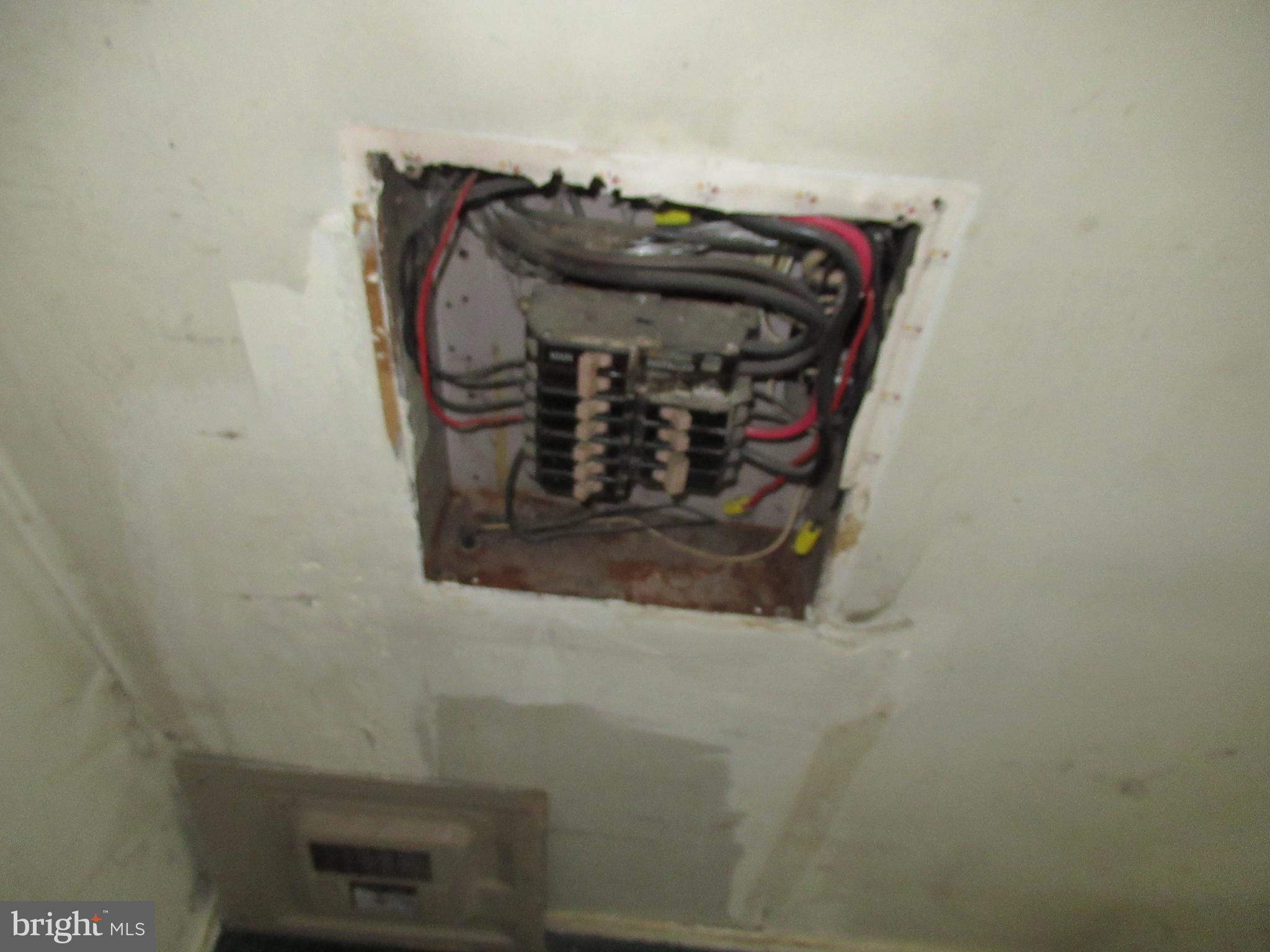 SOUTH LAWN - Residential