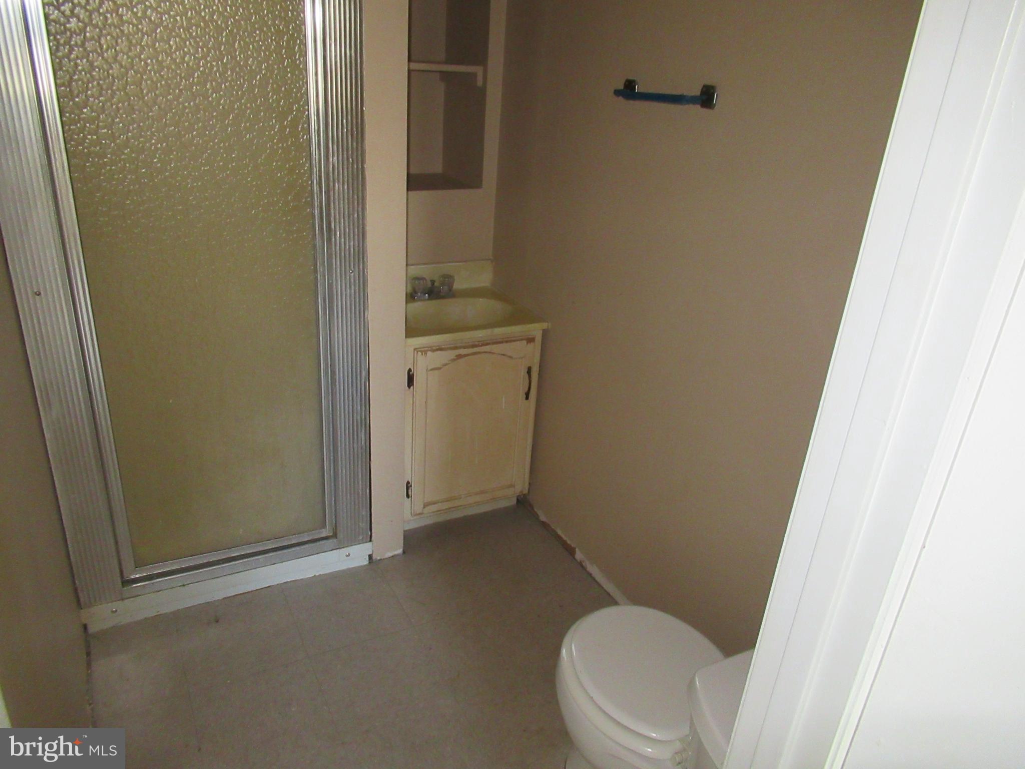 SOUTH LAWN - Residential