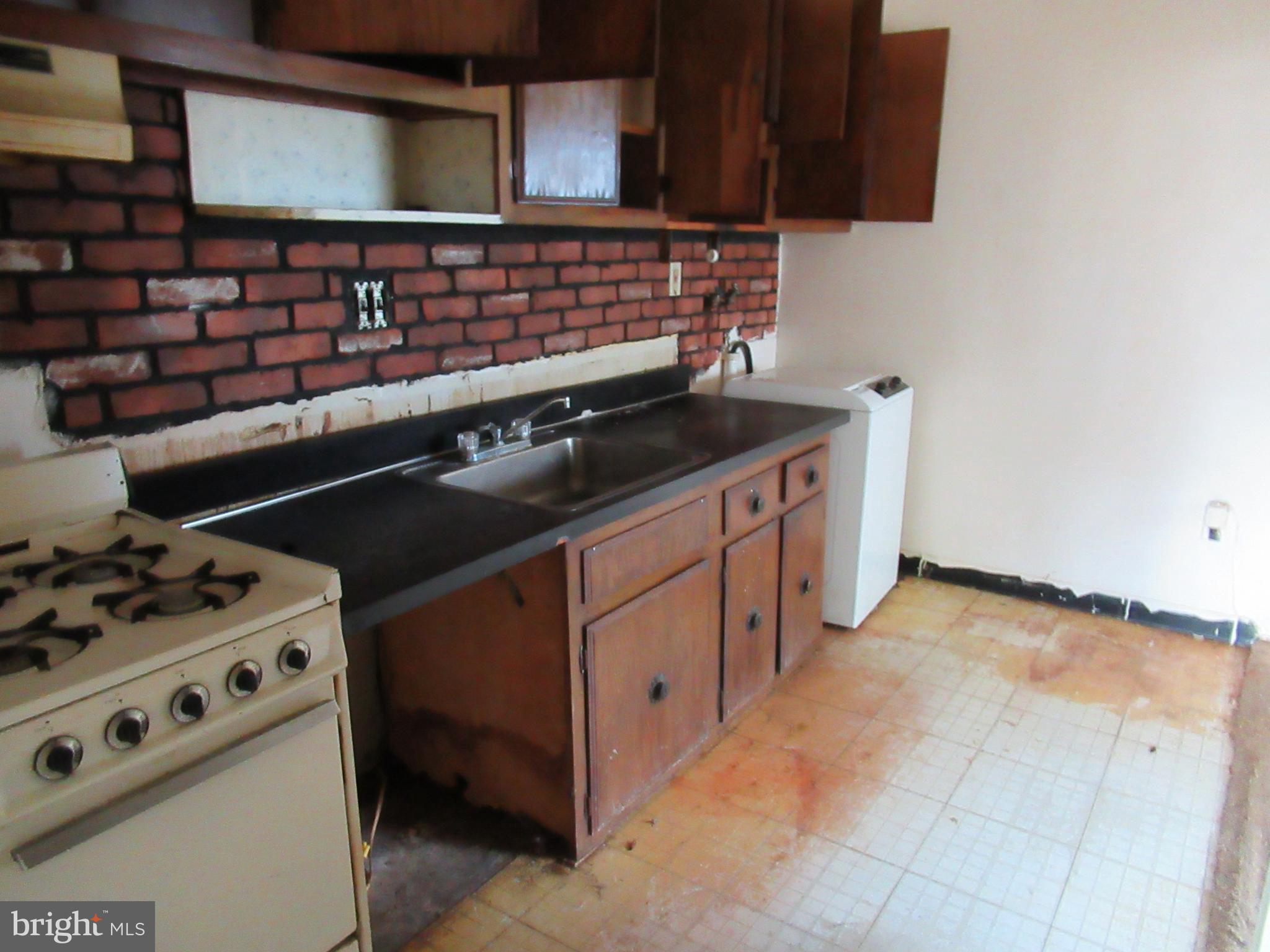 SOUTH LAWN - Residential