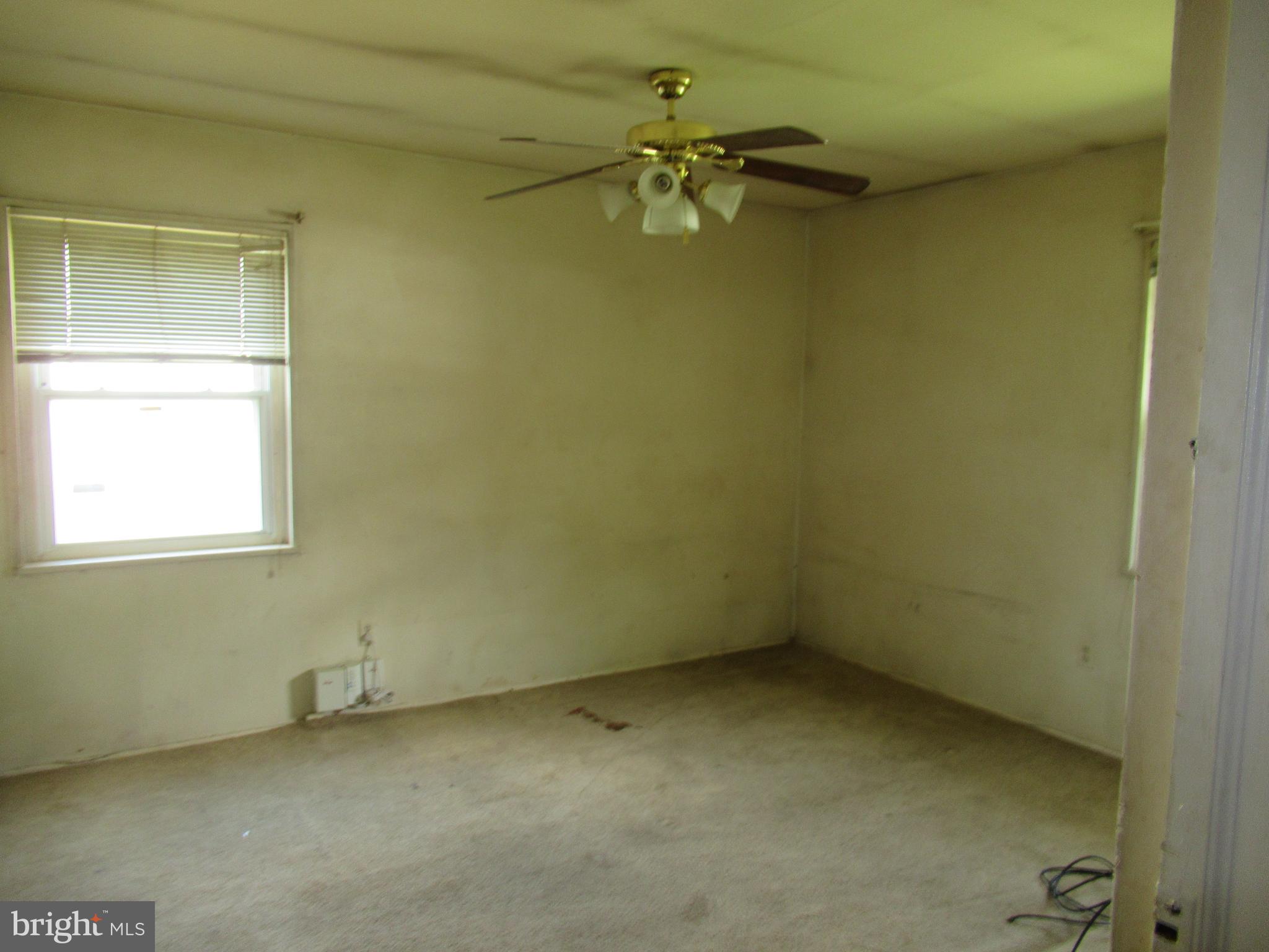 SOUTH LAWN - Residential