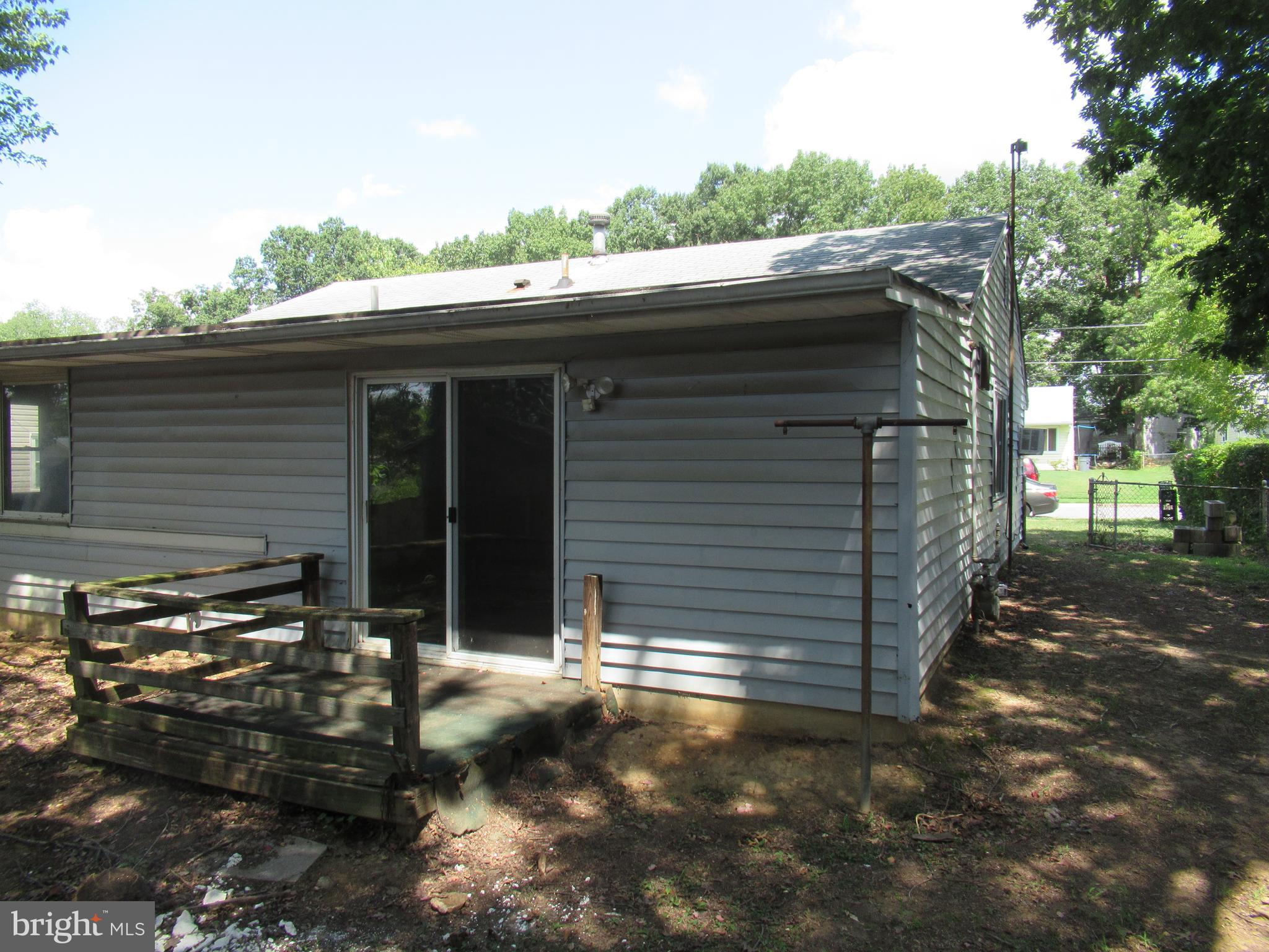 SOUTH LAWN - Residential