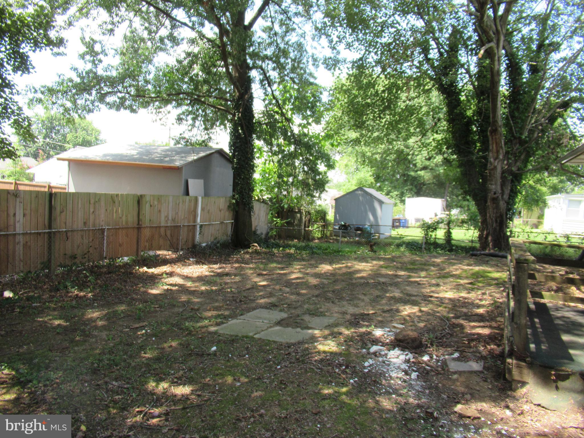 SOUTH LAWN - Residential