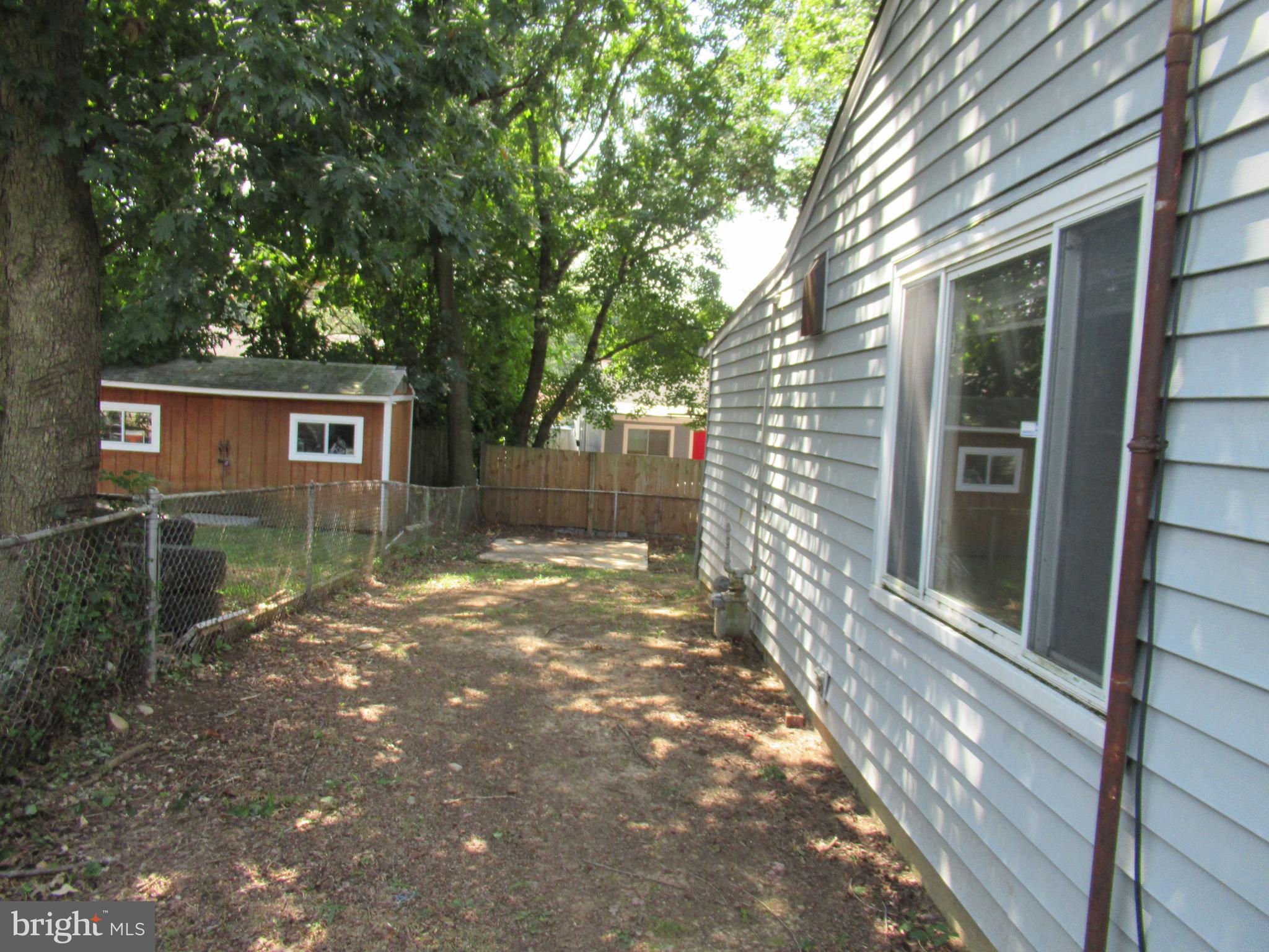 SOUTH LAWN - Residential