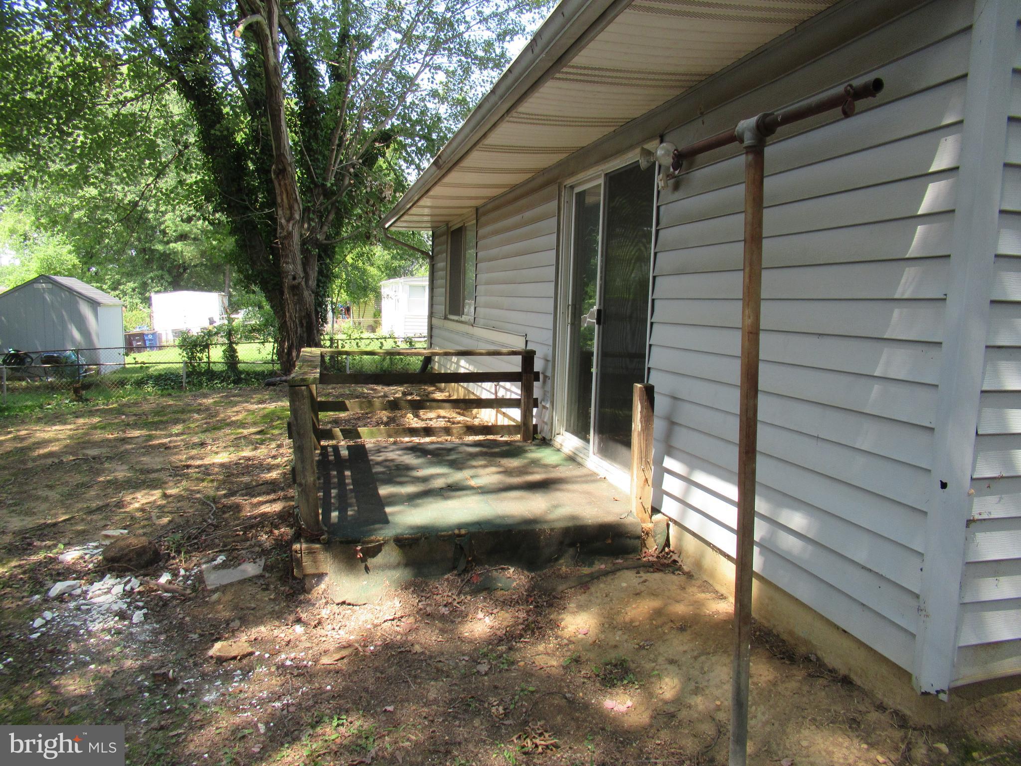 SOUTH LAWN - Residential