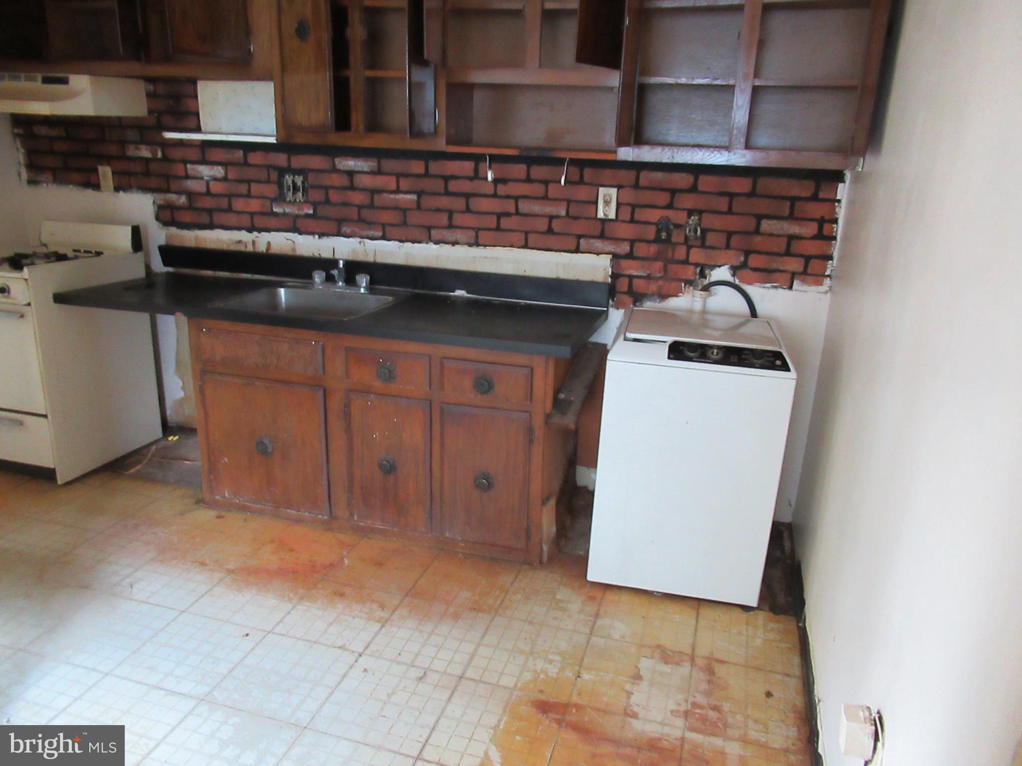 SOUTH LAWN - Residential