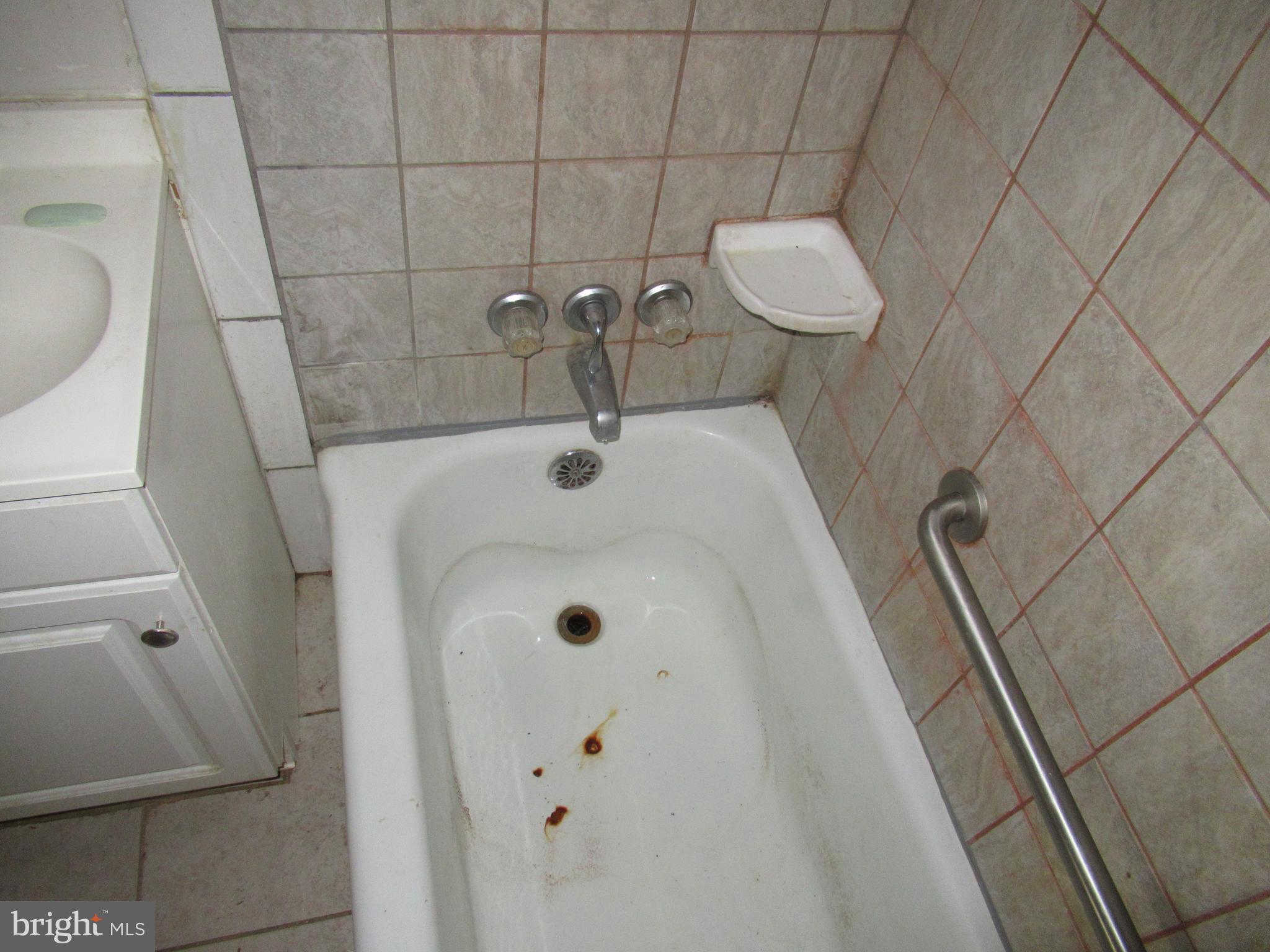 SOUTH LAWN - Residential