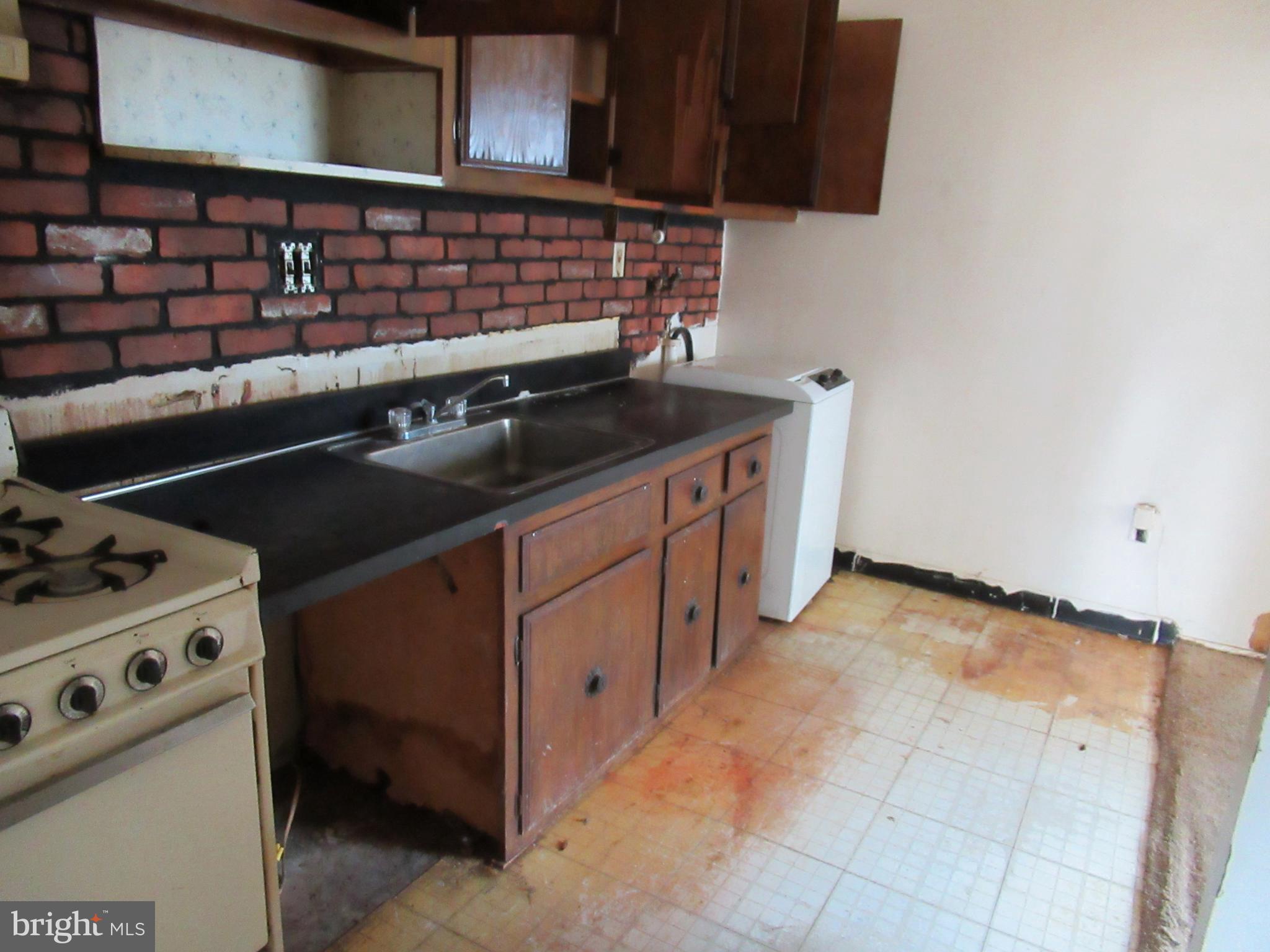 SOUTH LAWN - Residential