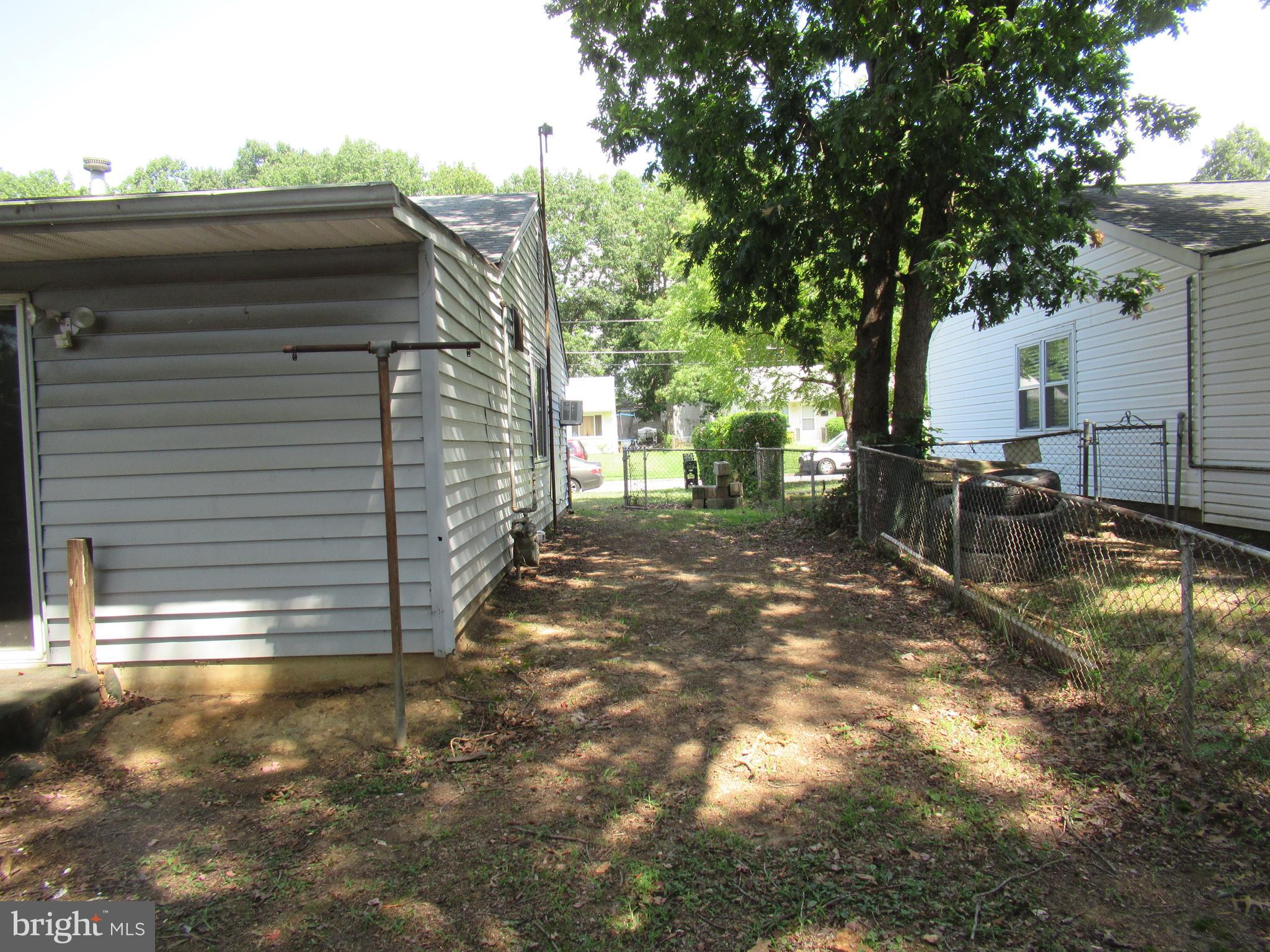 SOUTH LAWN - Residential