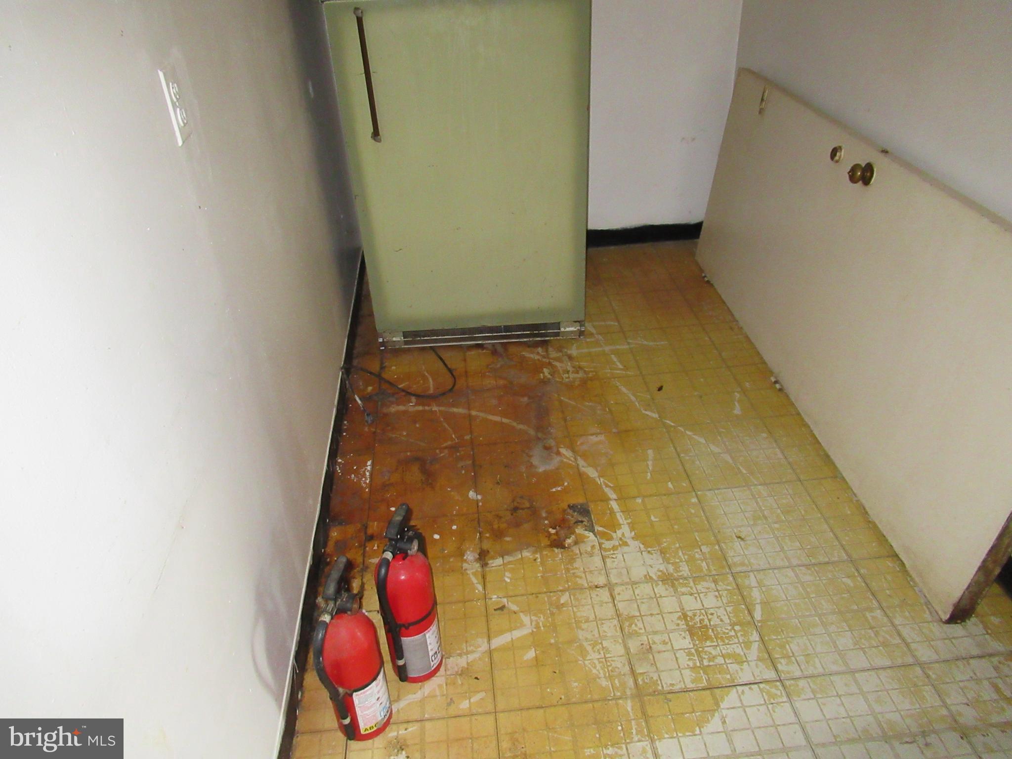 SOUTH LAWN - Residential