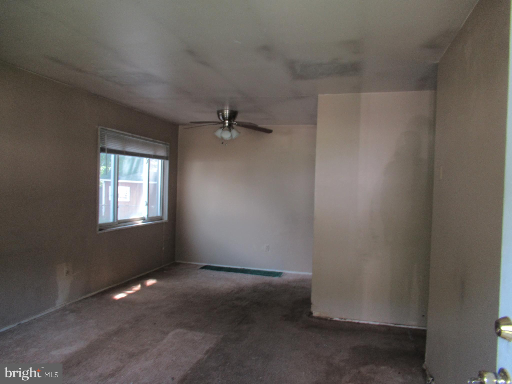 SOUTH LAWN - Residential