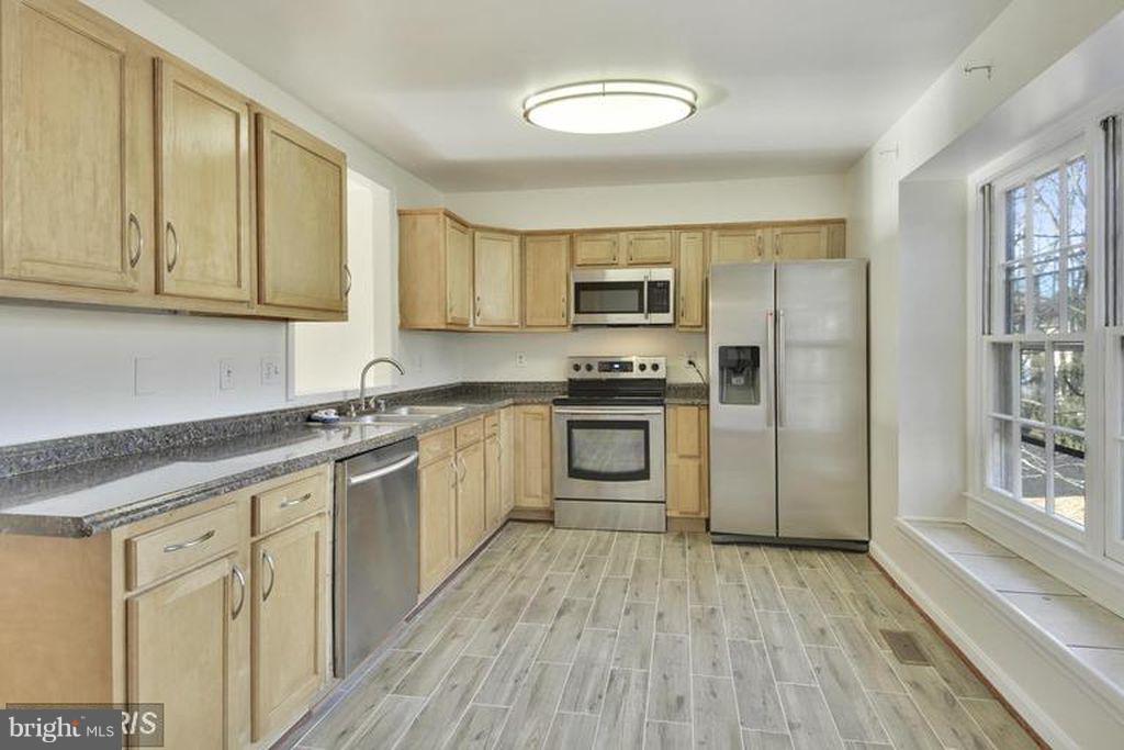 LAKEPOINTE - Residential Lease