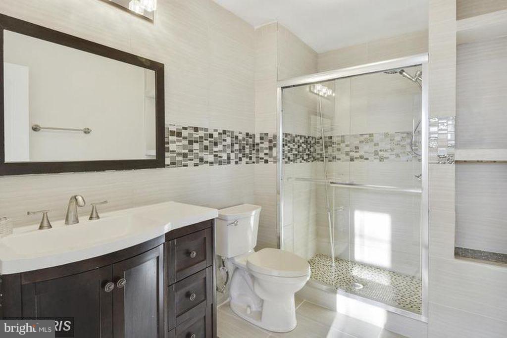 LAKEPOINTE - Residential Lease