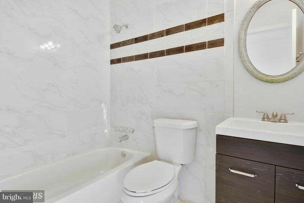 LAKEPOINTE - Residential Lease