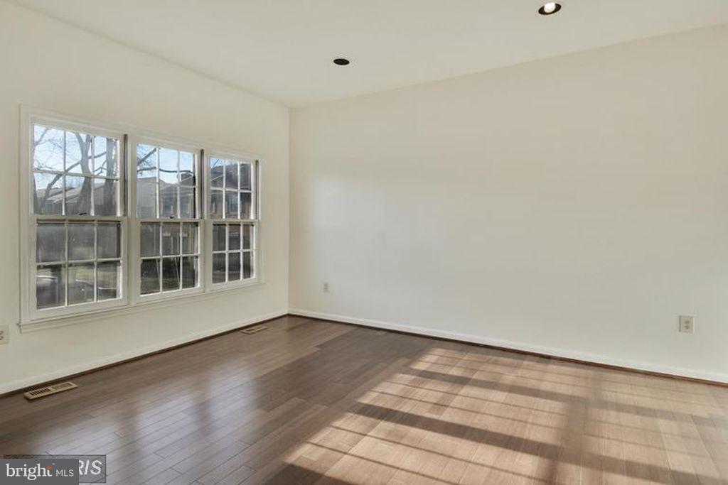 LAKEPOINTE - Residential Lease