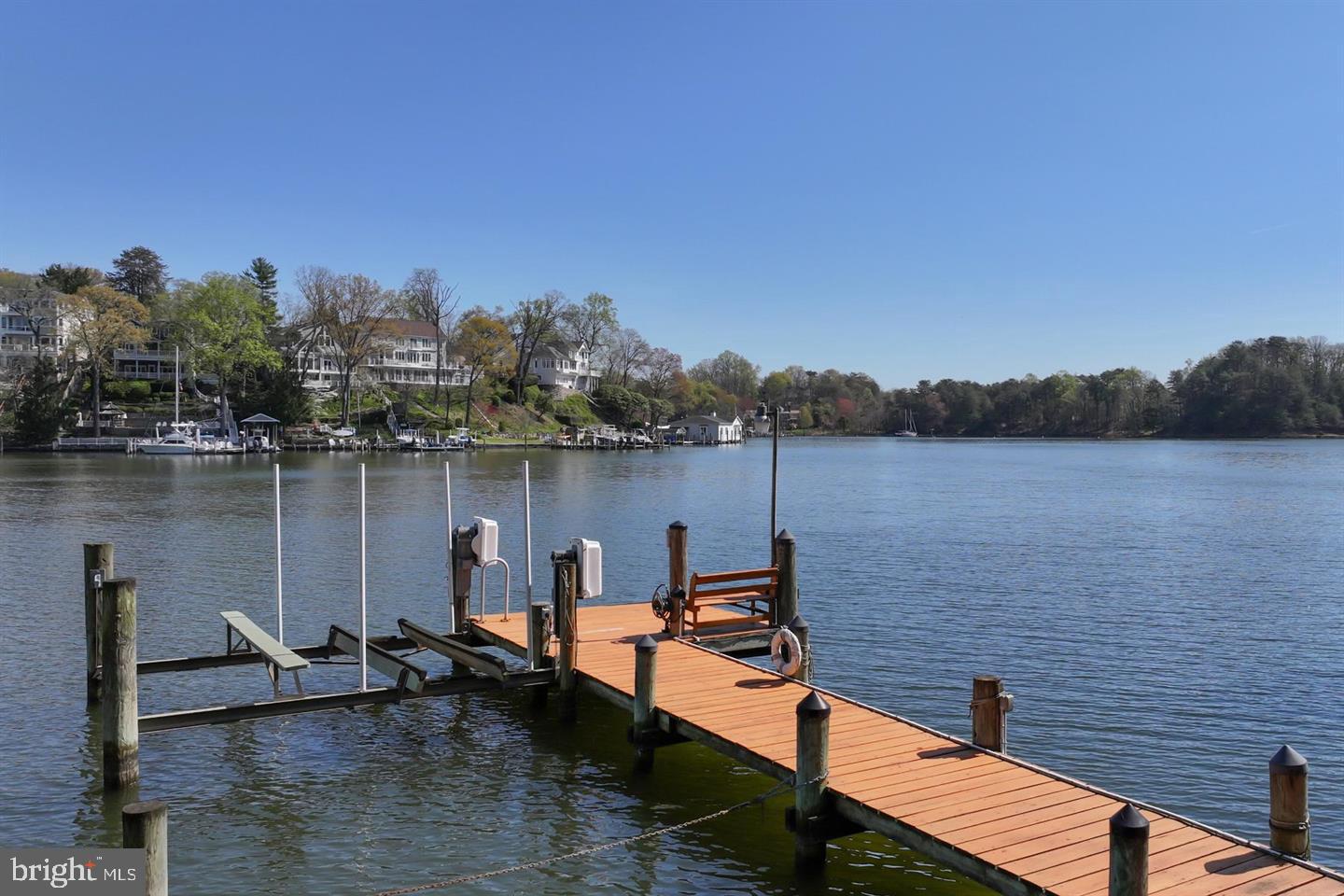 928 WATERVIEW DRIVE