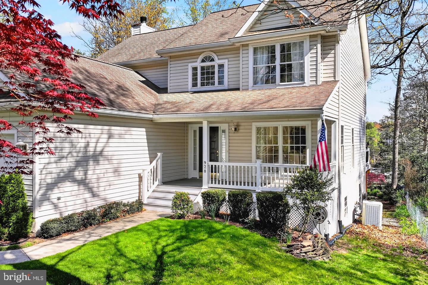 928 WATERVIEW DRIVE