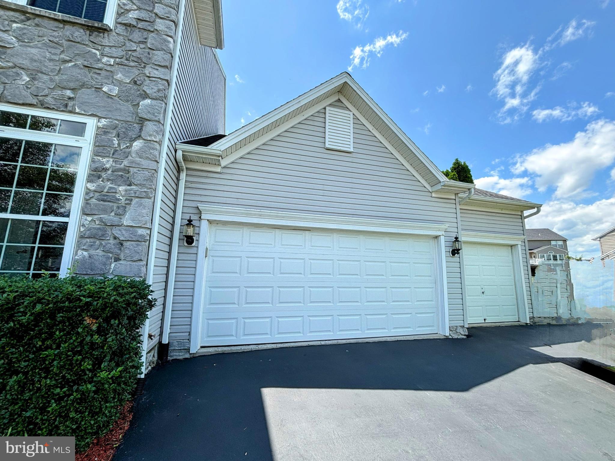 1280 CRANBERRY LANE W