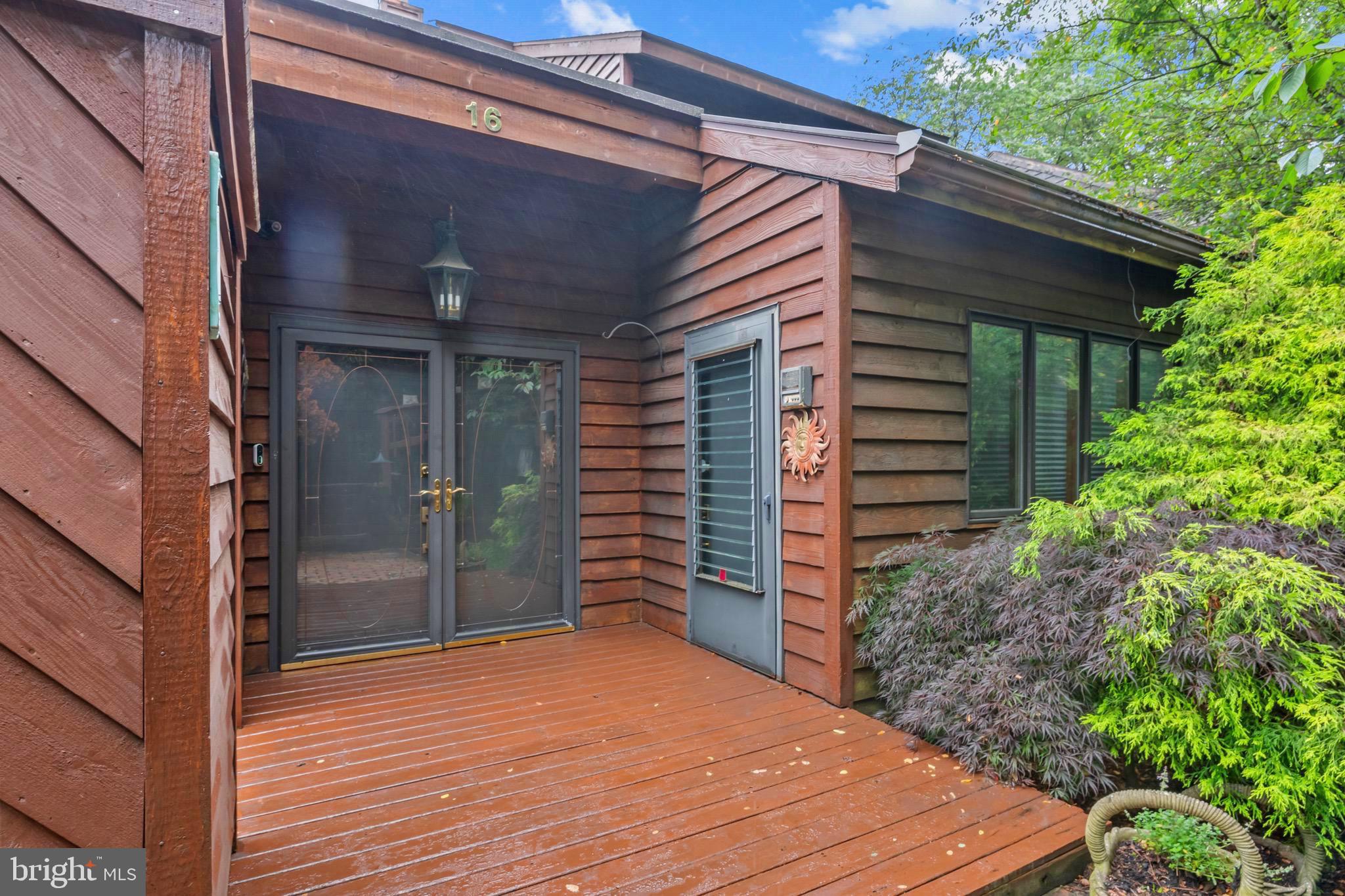 16 GOLFVIEW LANE