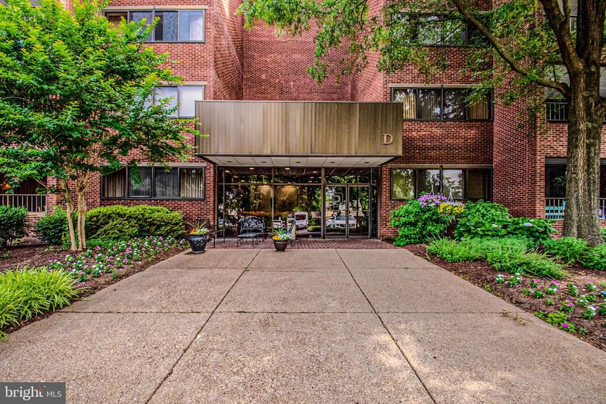 Welcome to this 5th-floor unit in the desirable Coffee Run condos in Hockessin, DE. This traditional style condo boasts 2 bedrooms and 2 bathrooms. The interior features high ceilings throughout, creating a spacious and airy atmosphere. Step into the large eat-in kitchen, complete with ample cabinets for all your storage needs. The convenience of in-unit laundry adds to the ease of living in this home. The primary bedroom is a serene retreat with an updated en suite bathroom. A second bedroom offers versatility and comfort, while a flex room provides the perfect space for a den or home office. The living room is oversized and leads out to a balcony overlooking the courtyard and community pool, perfect for relaxing or entertaining. Don't miss out on the opportunity to own this lovely condo in the sought-after Coffee Run community. Schedule your showing today!