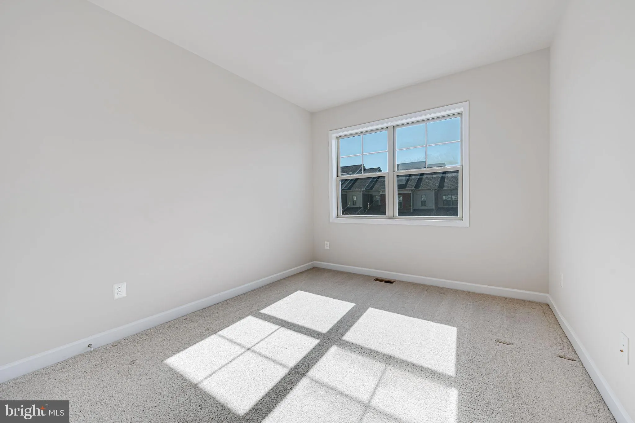 Leesburg, Virginia 20176, United States, 3 Bedrooms Bedrooms, ,4 BathroomsBathrooms,Residential,Pending,82345