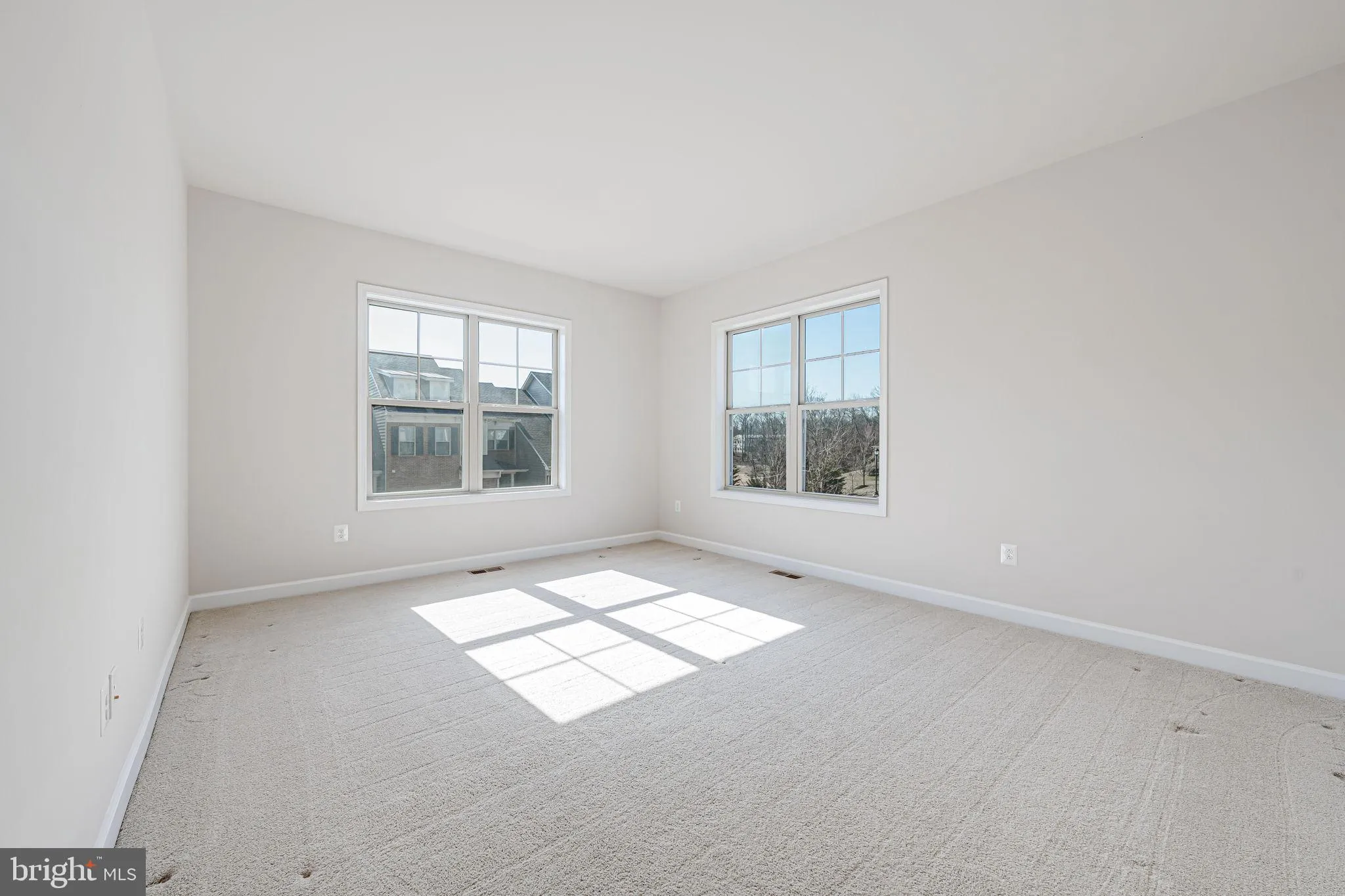 Leesburg, Virginia 20176, United States, 3 Bedrooms Bedrooms, ,4 BathroomsBathrooms,Residential,Pending,82345