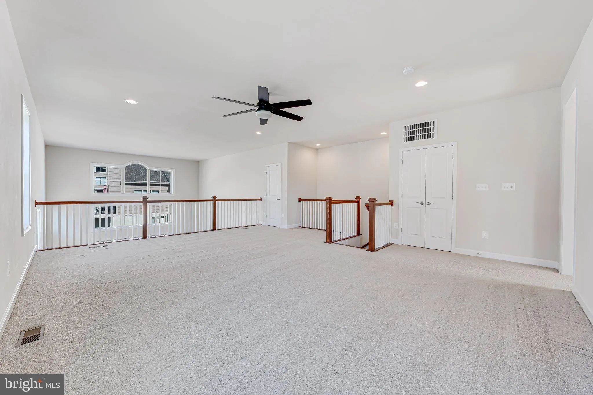 Leesburg, Virginia 20176, United States, 3 Bedrooms Bedrooms, ,4 BathroomsBathrooms,Residential,Pending,82345