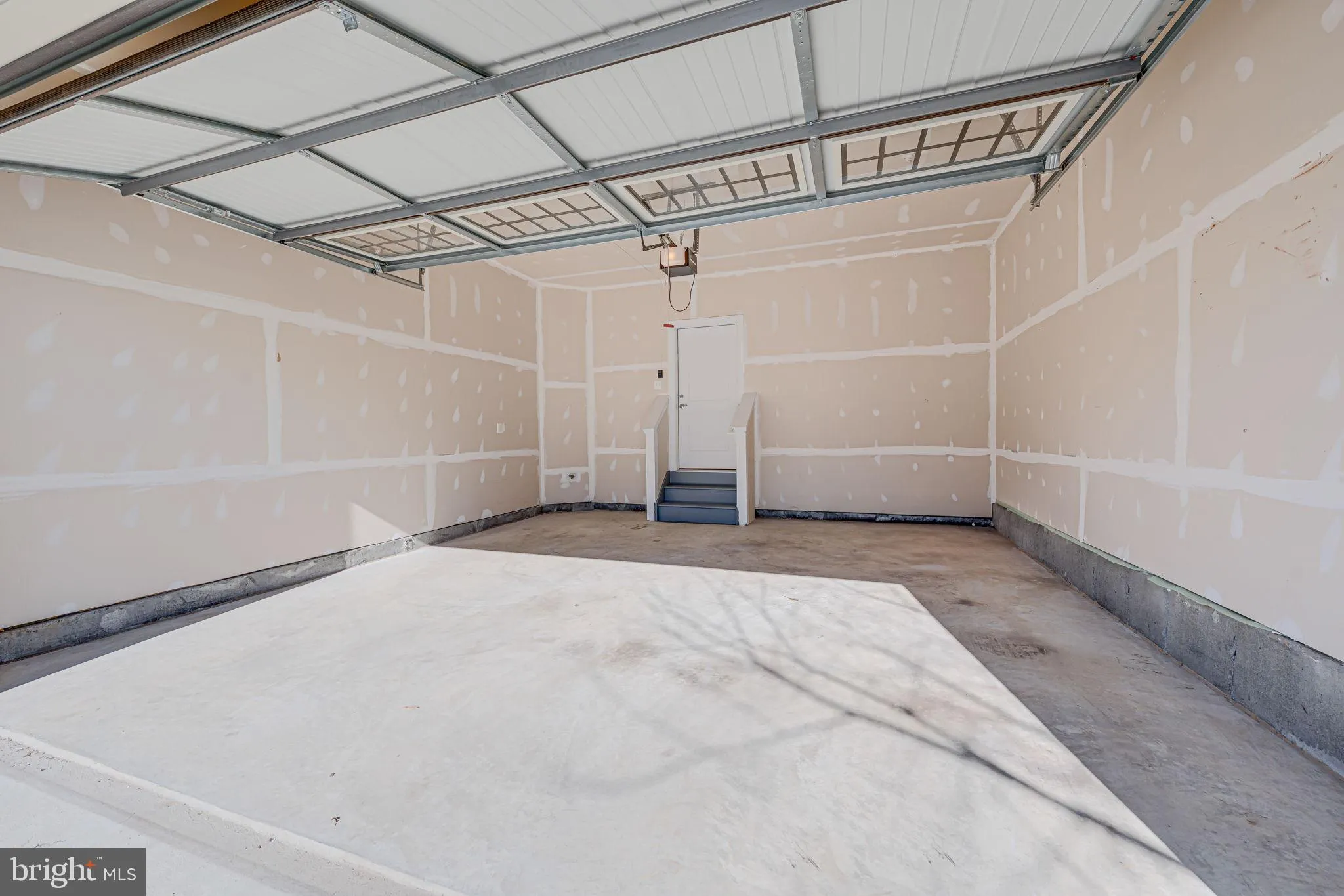 Leesburg, Virginia 20176, United States, 3 Bedrooms Bedrooms, ,4 BathroomsBathrooms,Residential,Pending,82345