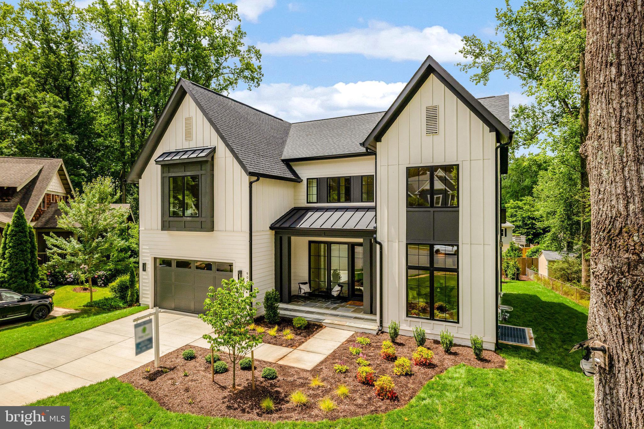 904 SHADY DRIVE SE