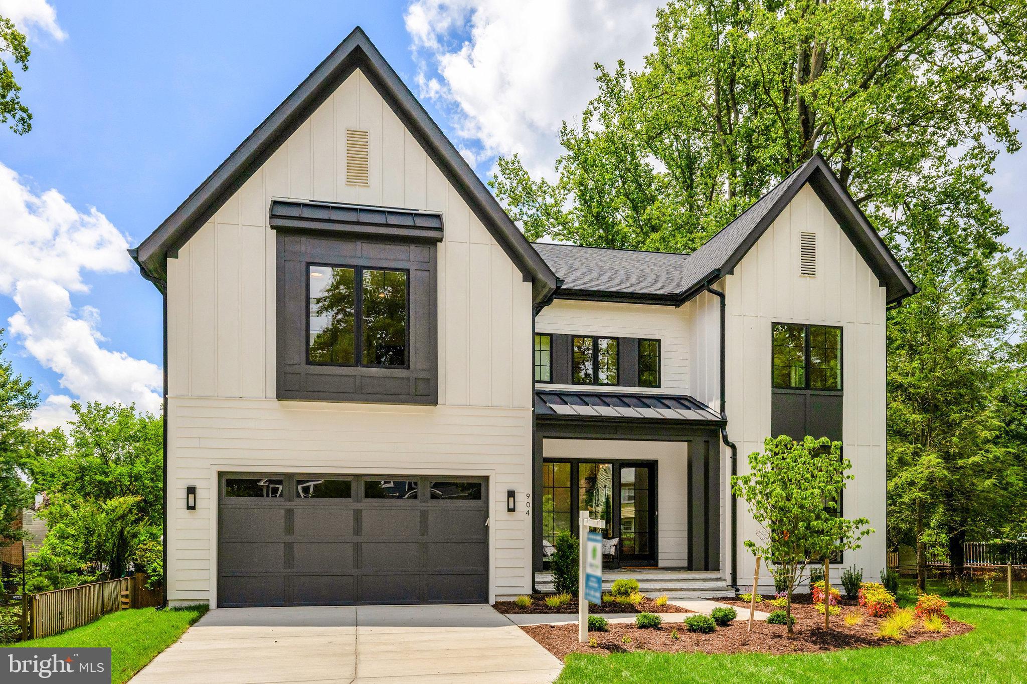 904 SHADY DRIVE SE
