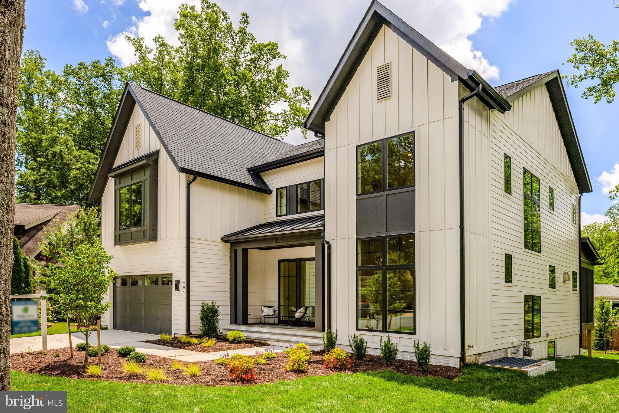 904 SHADY DRIVE SE