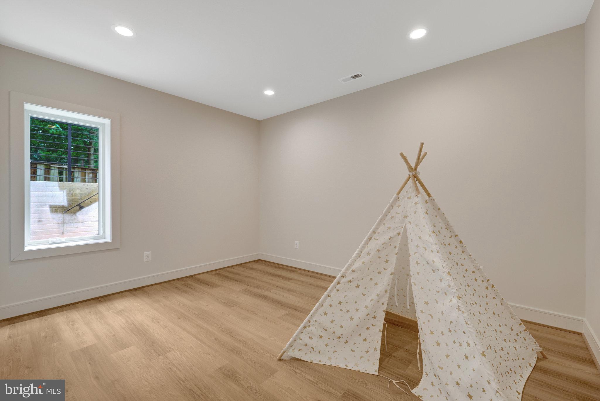 MAPLE GROVE - Residential