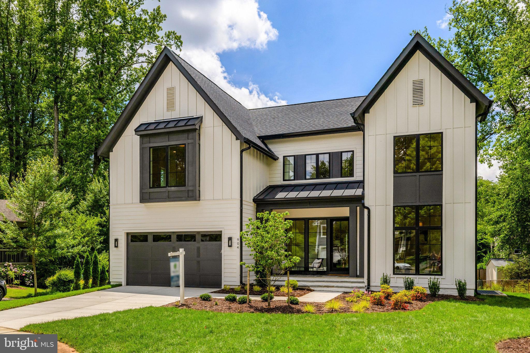 904 SHADY DRIVE SE